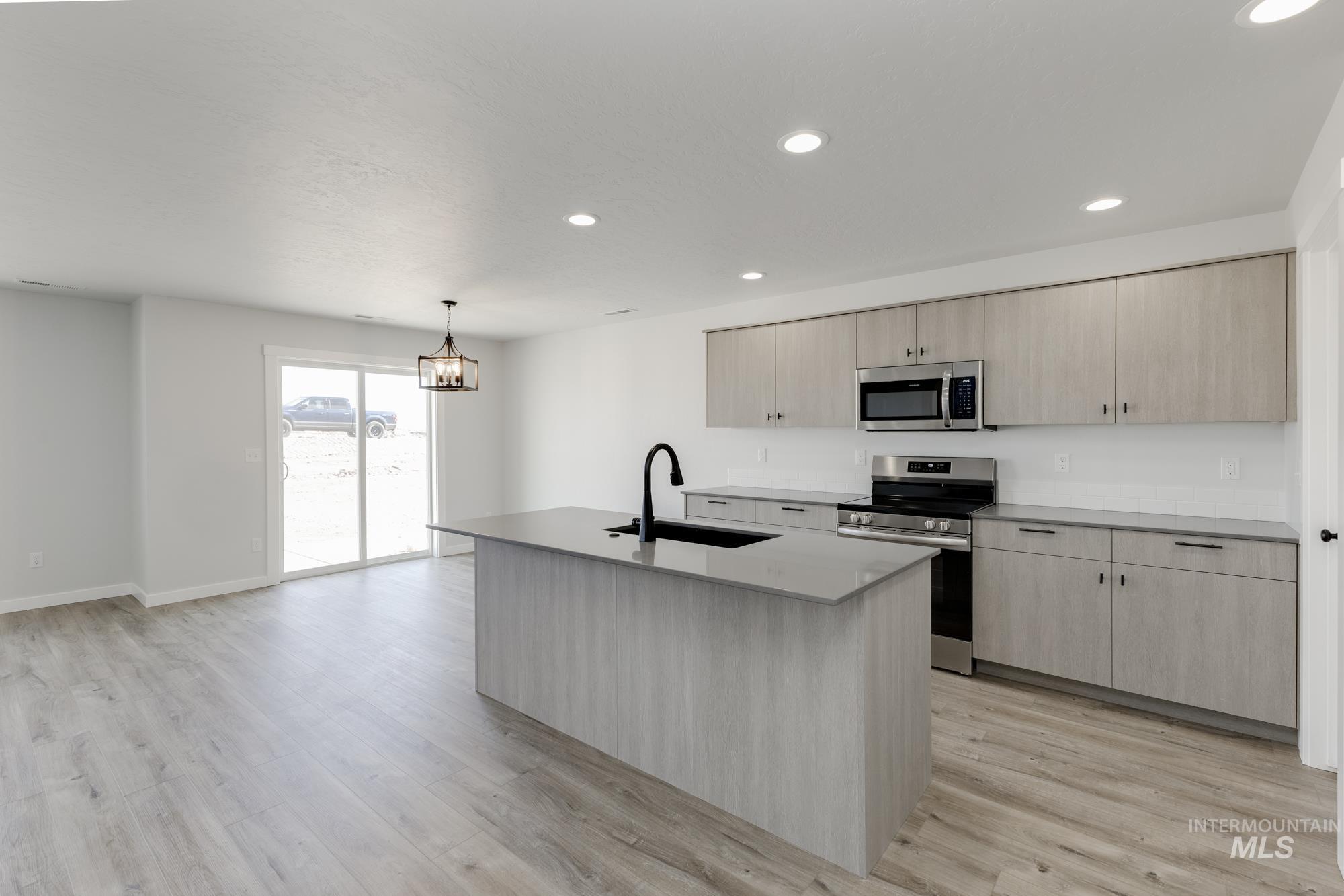 7006 S Old Farm Ave, Meridian, Idaho 83642, 3 Bedrooms, 2.5 Bathrooms, Residential For Sale, Price $440,990,MLS 98965246