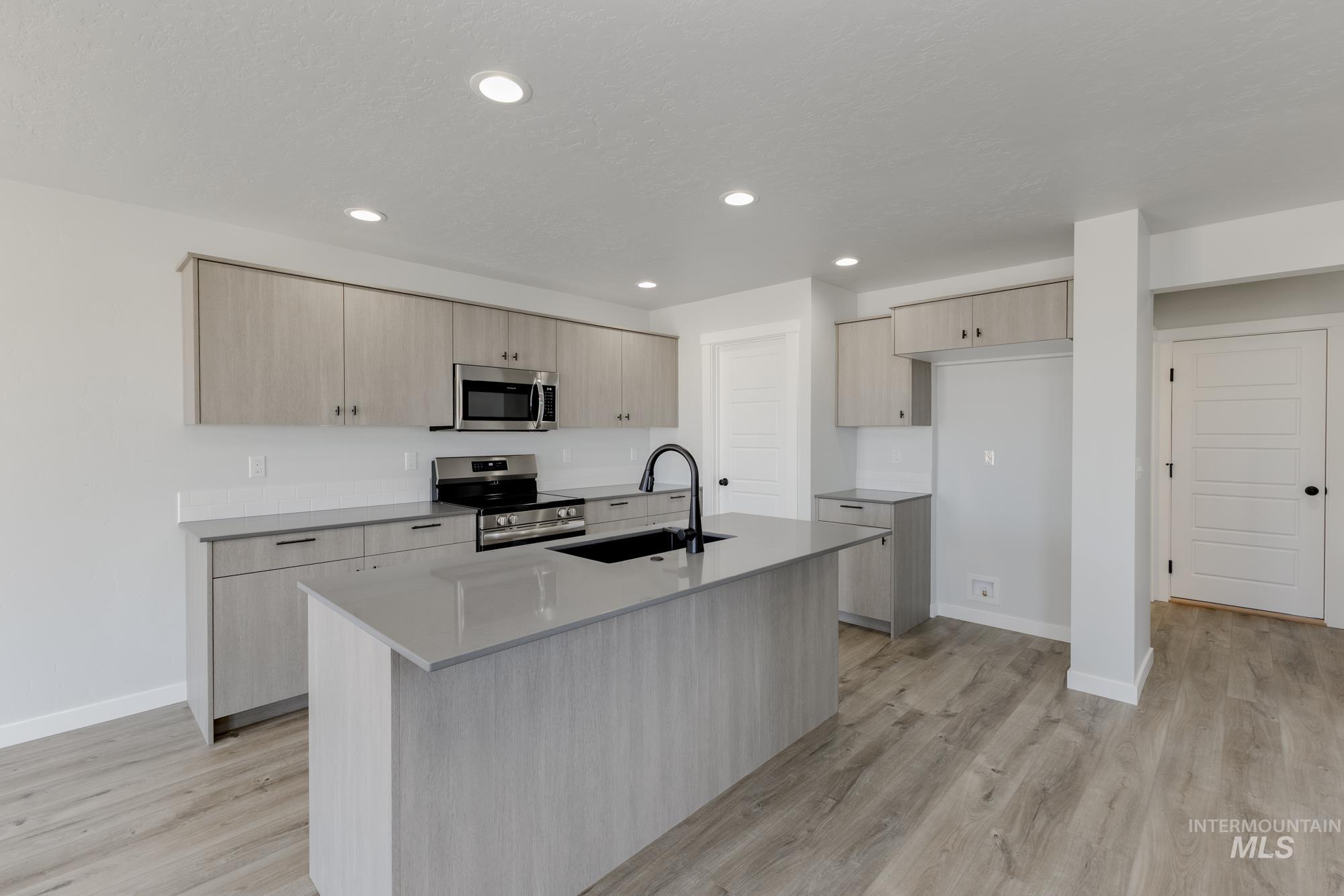 7006 S Old Farm Ave, Meridian, Idaho 83642, 3 Bedrooms, 2.5 Bathrooms, Residential For Sale, Price $439,990, 98965246