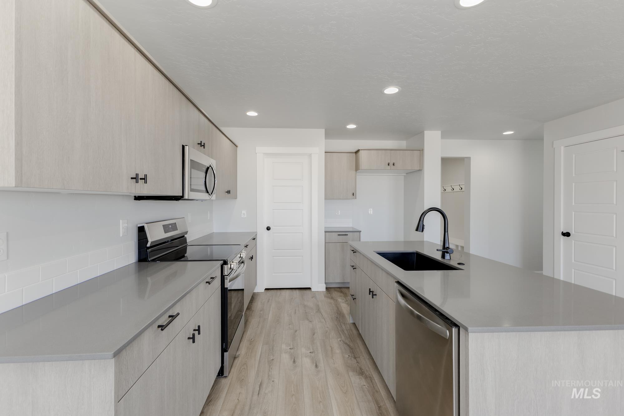 7006 S Old Farm Ave, Meridian, Idaho 83642, 3 Bedrooms, 2.5 Bathrooms, Residential For Sale, Price $440,990,MLS 98965246