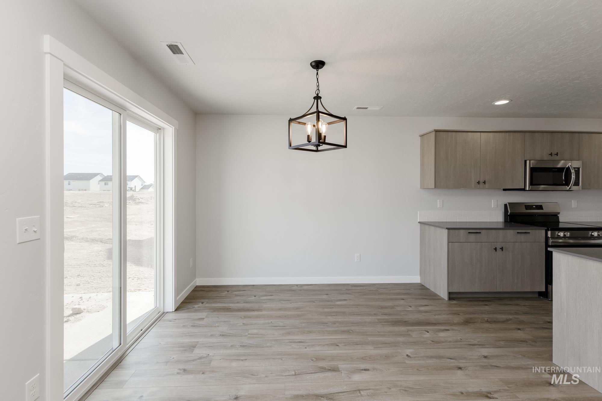 7006 S Old Farm Ave, Meridian, Idaho 83642, 3 Bedrooms, 2.5 Bathrooms, Residential For Sale, Price $440,990,MLS 98965246