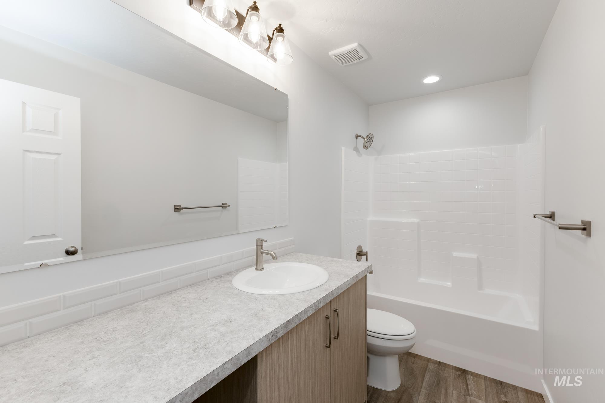 300 N Madrone Ave, Kuna, Idaho 83634, 3 Bedrooms, 2 Bathrooms, Residential For Sale, Price $399,990,MLS 98965254