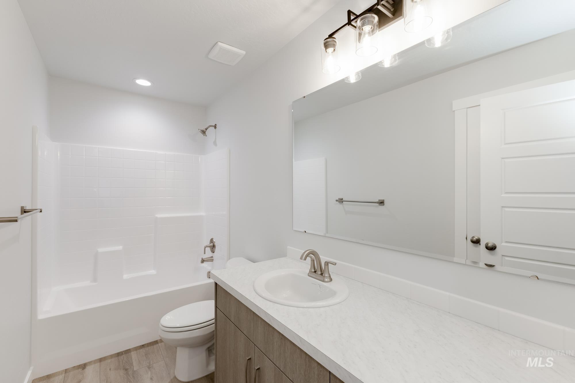 3684 W Dover St, Meridian, Idaho 83642, 3 Bedrooms, 2.5 Bathrooms, Residential For Sale, Price $474,990,MLS 98965255