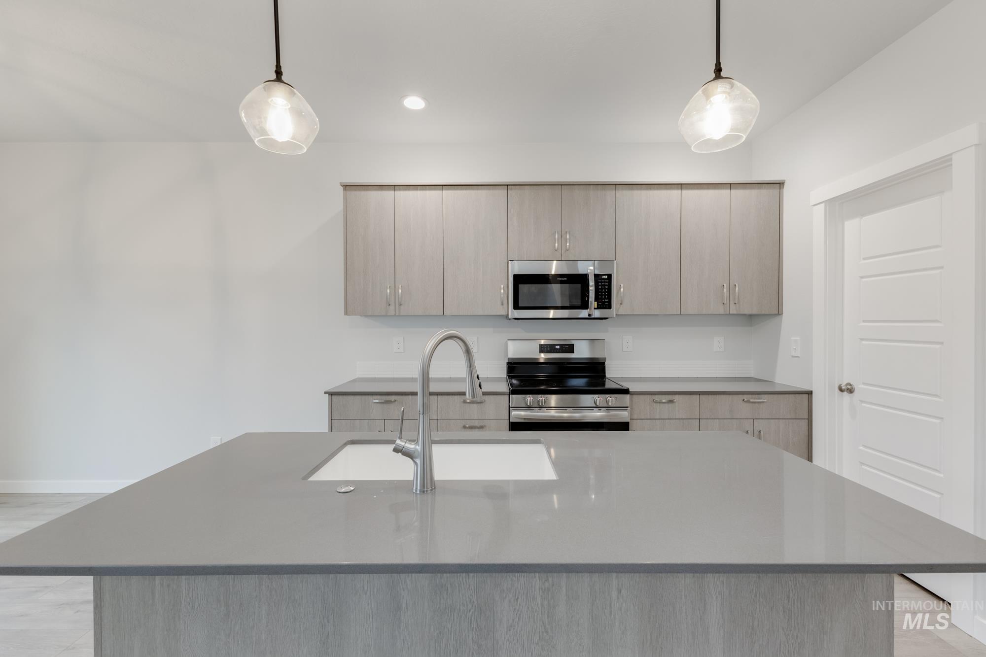 3684 W Dover St, Meridian, Idaho 83642, 3 Bedrooms, 2.5 Bathrooms, Residential For Sale, Price $474,990,MLS 98965255