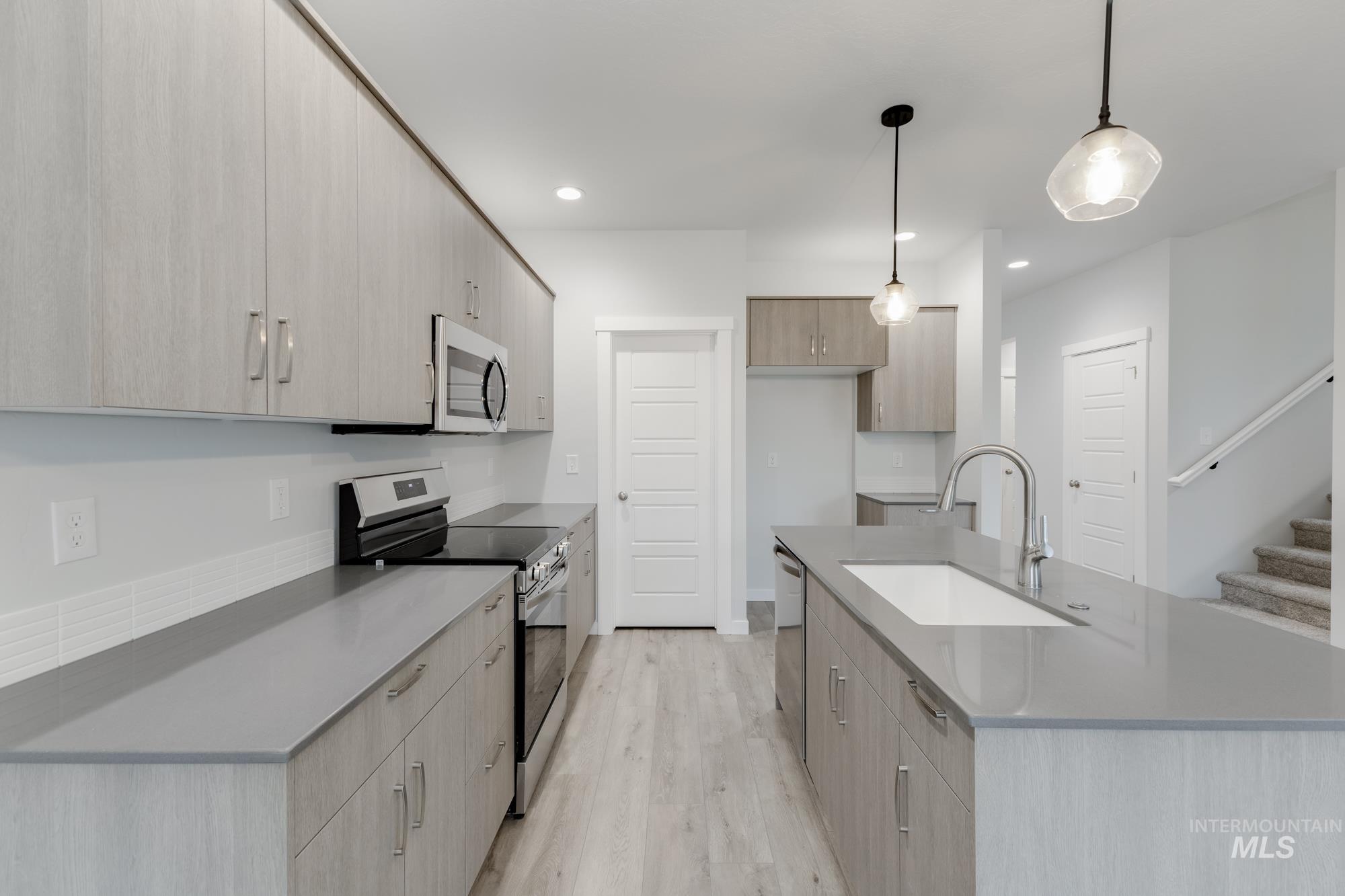 3684 W Dover St, Meridian, Idaho 83642, 3 Bedrooms, 2.5 Bathrooms, Residential For Sale, Price $474,990,MLS 98965255