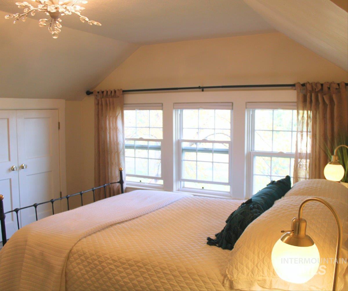 19234 Top Road, Caldwell, Idaho 83607, 3 Bedrooms, 2 Bathrooms, Farm & Ranch For Sale, Price $1,199,000,MLS 98965256