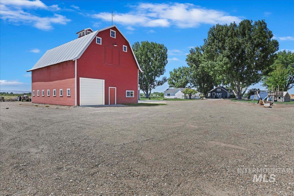 19234 Top Road, Caldwell, Idaho 83607, 3 Bedrooms, 2 Bathrooms, Farm & Ranch For Sale, Price $1,199,000,MLS 98965256