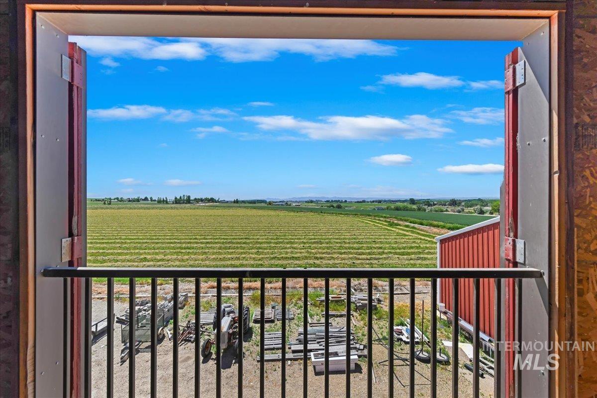 19234 Top Road, Caldwell, Idaho 83607, 3 Bedrooms, 2 Bathrooms, Farm & Ranch For Sale, Price $1,199,000,MLS 98965256