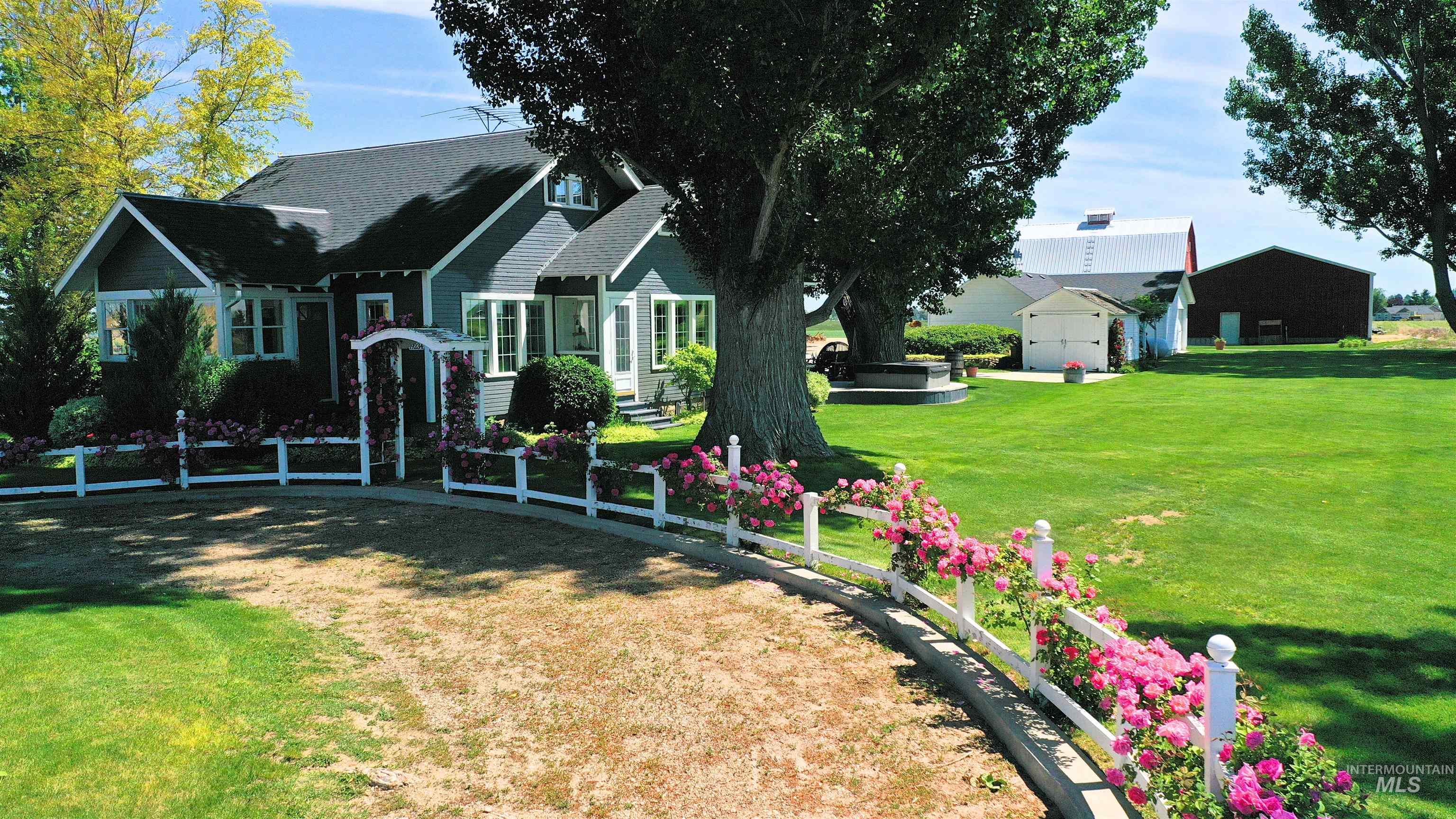 19234 Top Road, Caldwell, Idaho 83607, 3 Bedrooms, 2 Bathrooms, Farm & Ranch For Sale, Price $1,199,000,MLS 98965256