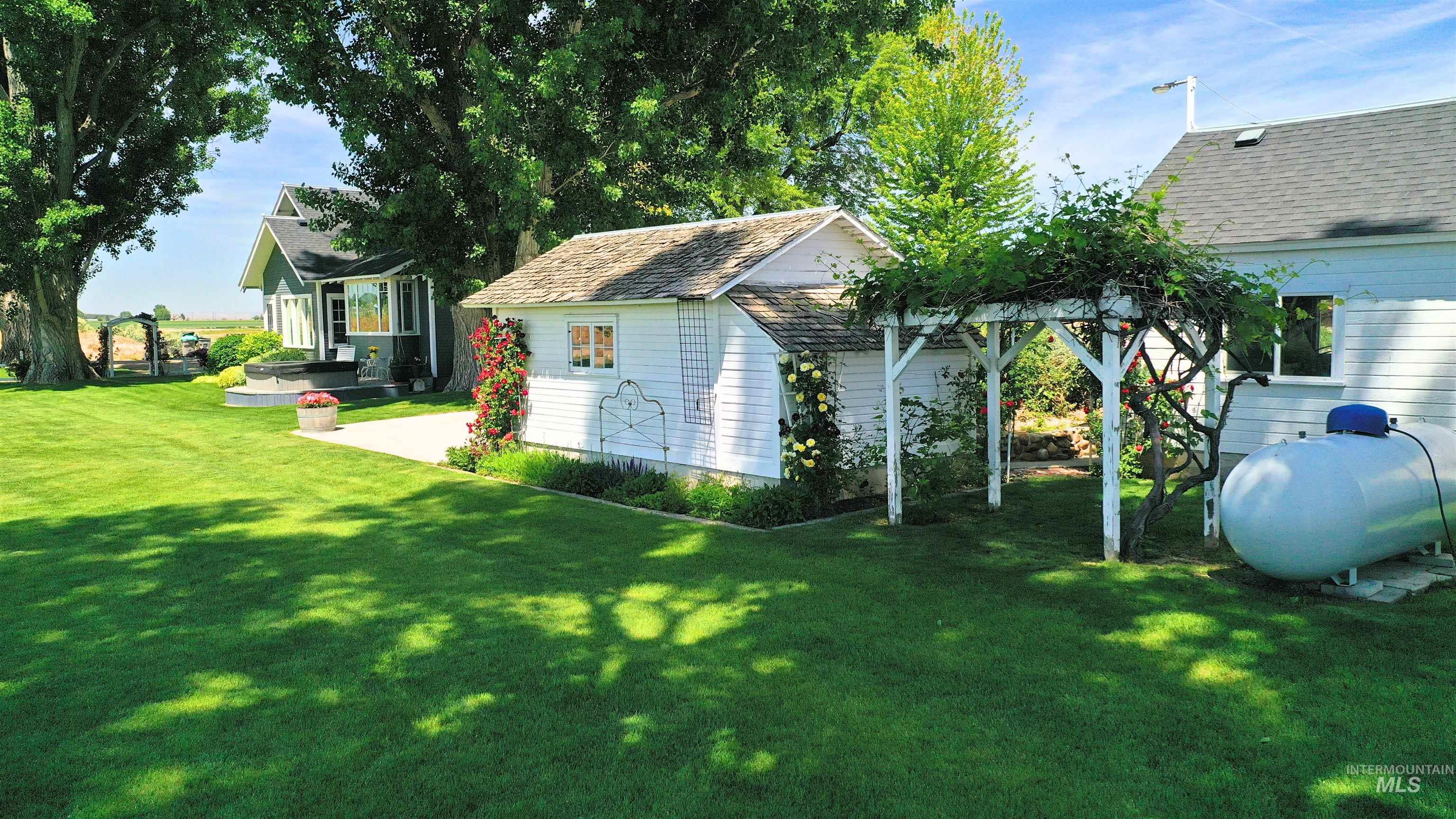 19234 Top Road, Caldwell, Idaho 83607, 3 Bedrooms, 2 Bathrooms, Farm & Ranch For Sale, Price $1,199,000,MLS 98965256