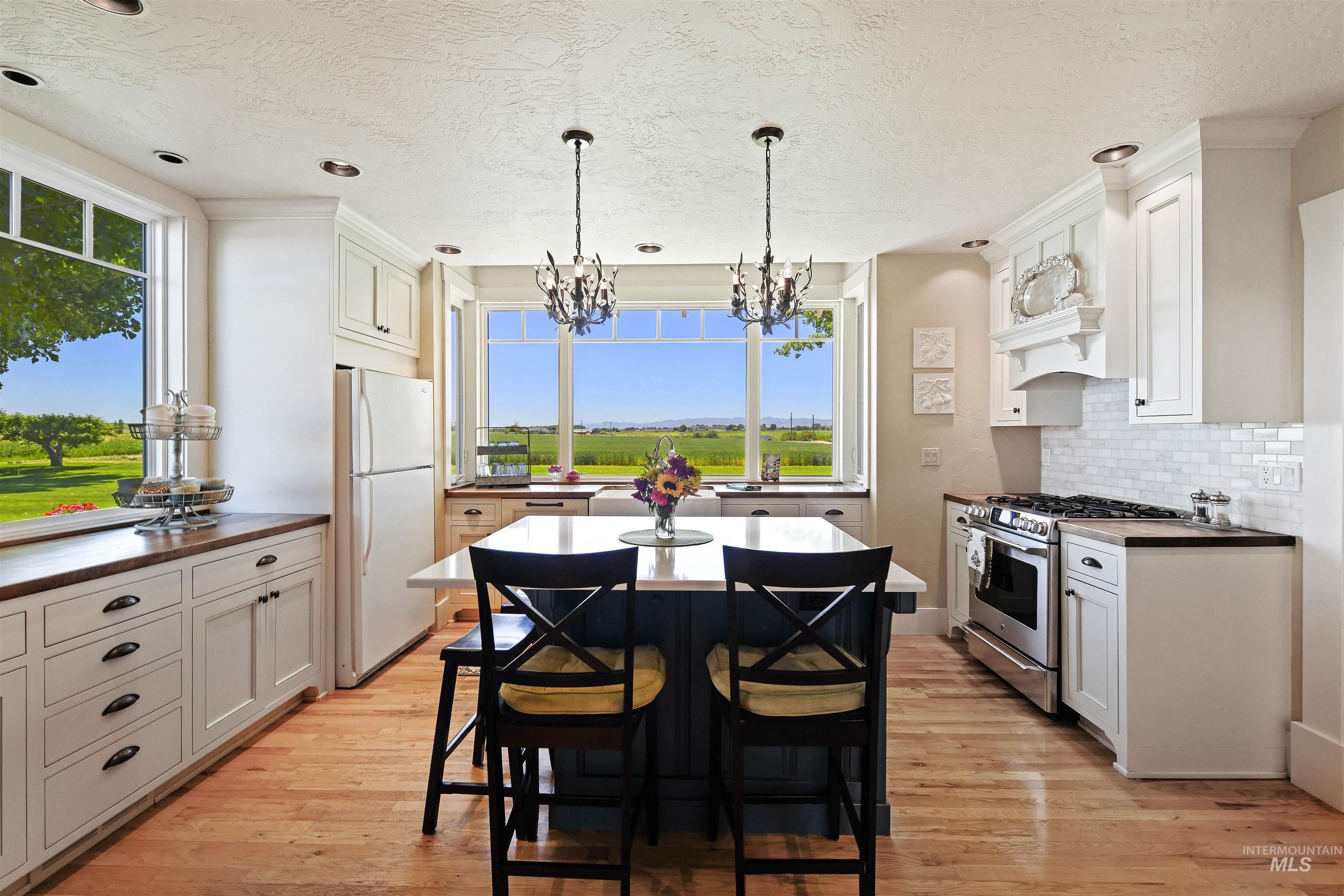 19234 Top Road, Caldwell, Idaho 83607, 3 Bedrooms, 2 Bathrooms, Farm & Ranch For Sale, Price $1,199,000,MLS 98965256