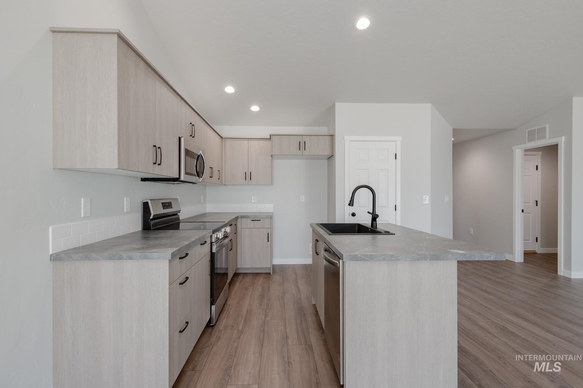 314 N Madrone Ave, Kuna, Idaho 83634, 3 Bedrooms, 2 Bathrooms, Residential For Sale, Price $388,990,MLS 98965257