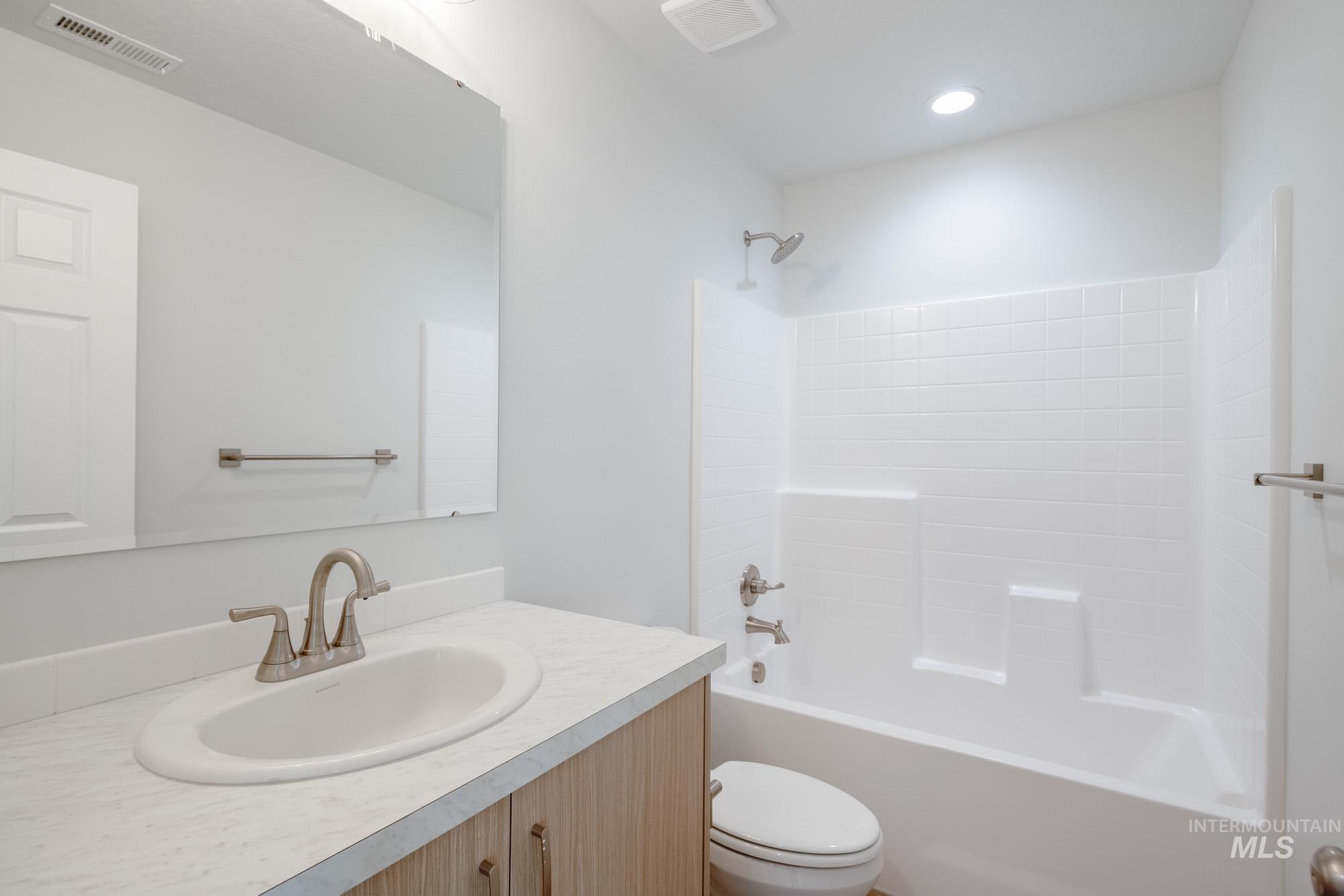 3002 E Boulder Basin Dr, Kuna, Idaho 83634, 3 Bedrooms, 2.5 Bathrooms, Residential For Sale, Price $414,990,MLS 98965261