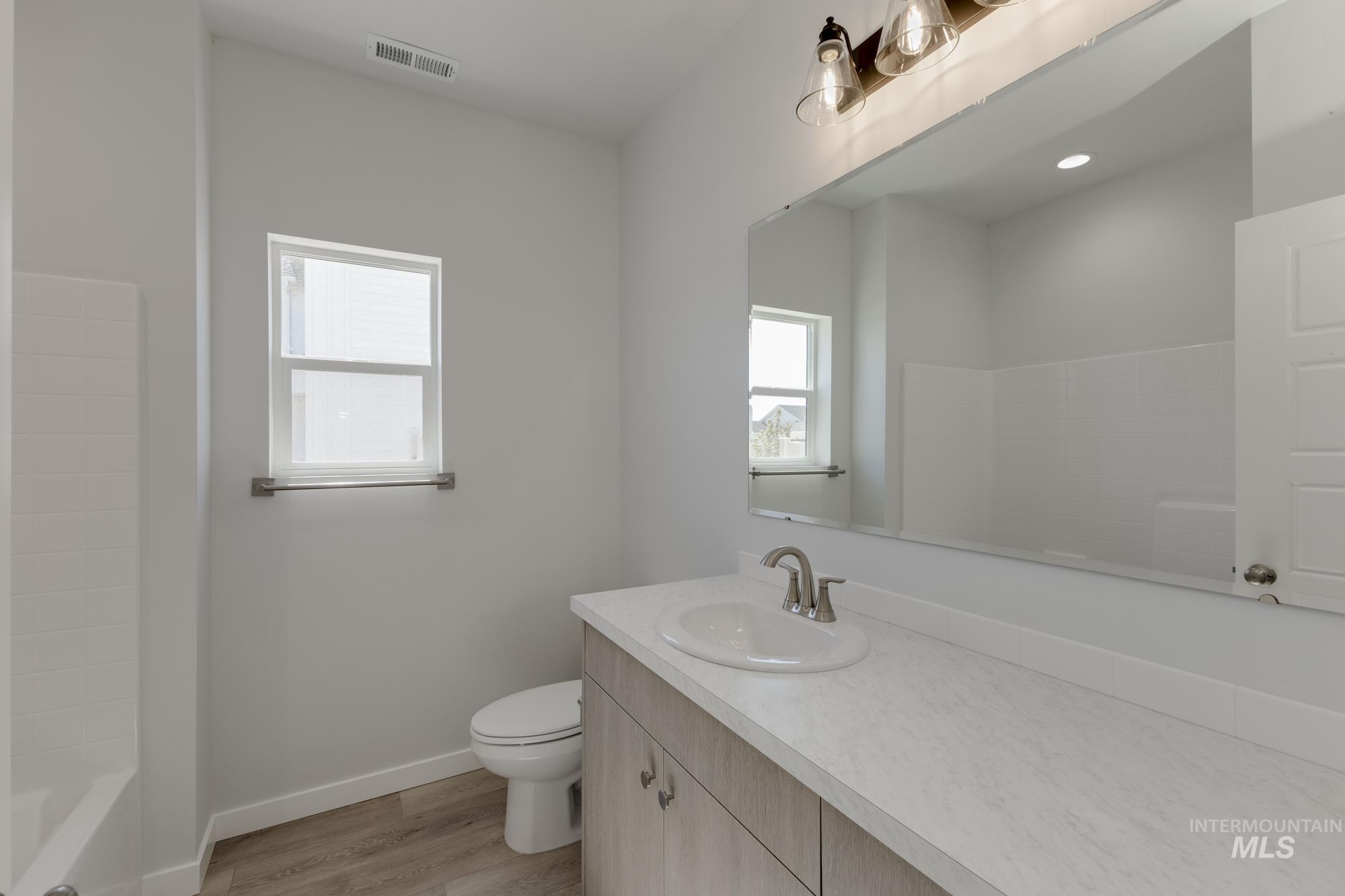 1086 Woods Bog Ct, Middleton, Idaho 83644, 4 Bedrooms, 2 Bathrooms, Residential For Sale, Price $489,990,MLS 98965262