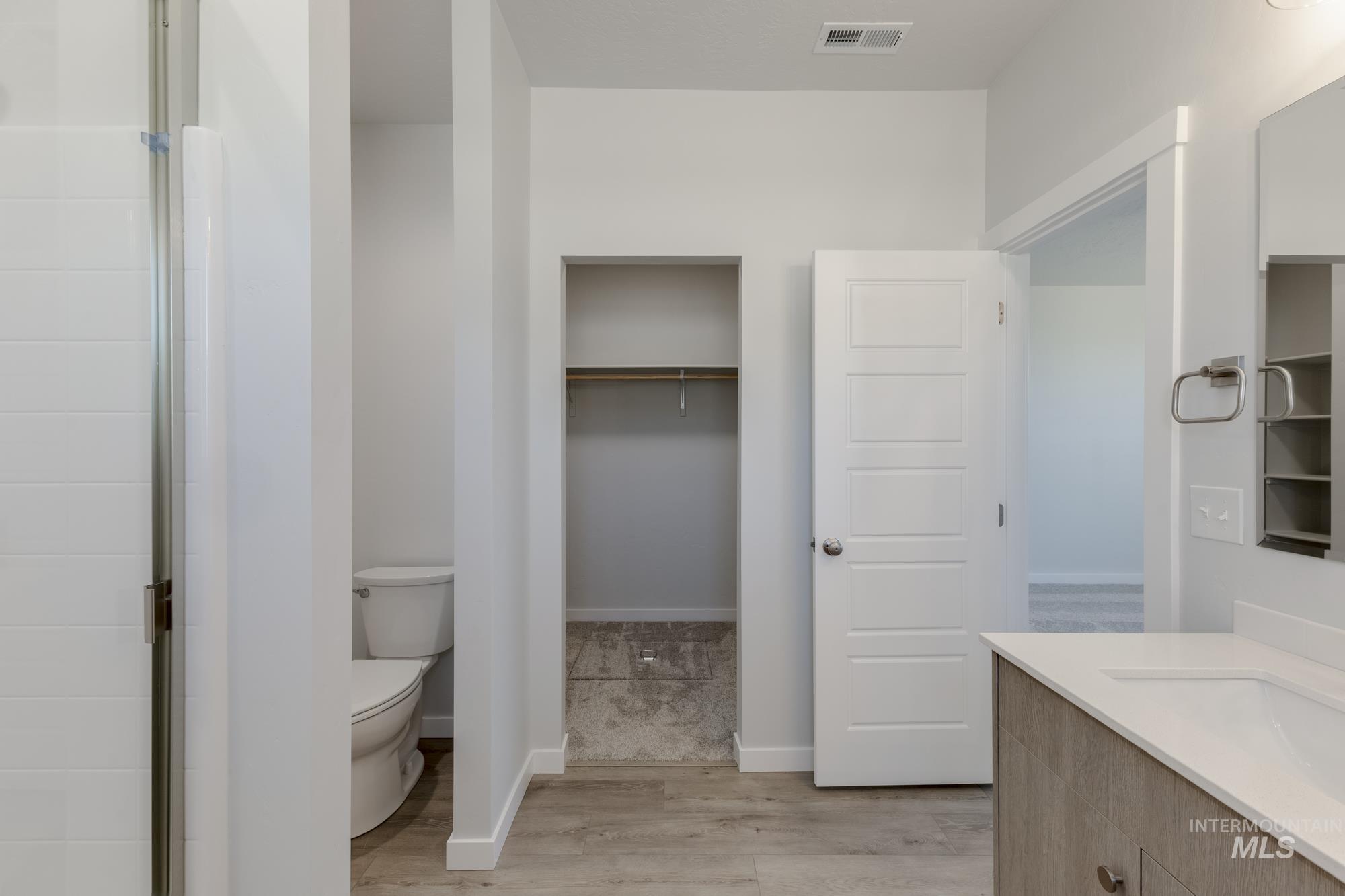 1086 Woods Bog Ct, Middleton, Idaho 83644, 4 Bedrooms, 2 Bathrooms, Residential For Sale, Price $489,990,MLS 98965262