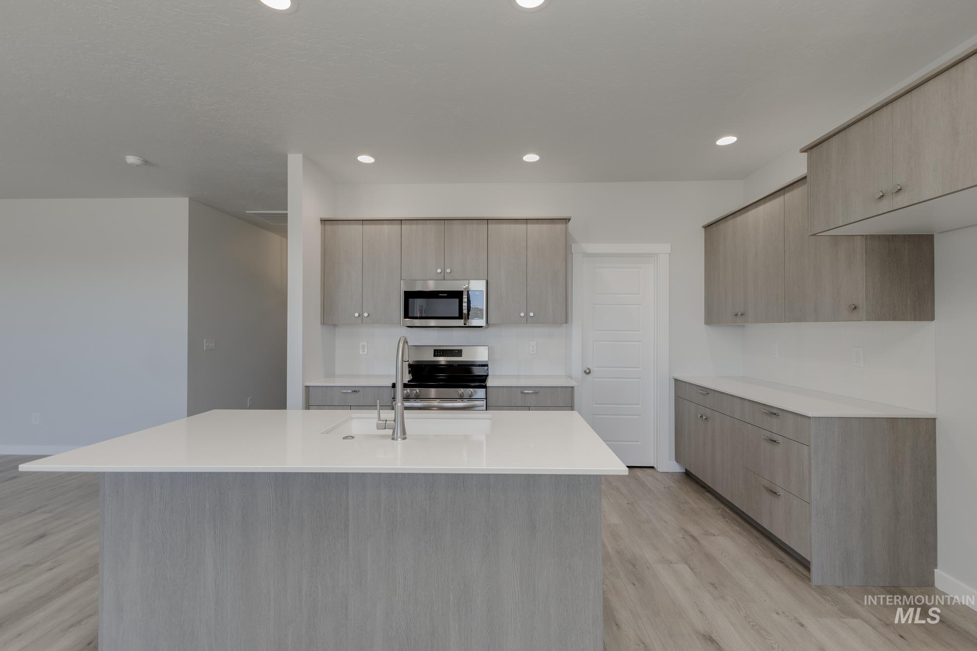 1086 Woods Bog Ct, Middleton, Idaho 83644, 4 Bedrooms, 2 Bathrooms, Residential For Sale, Price $489,990,MLS 98965262