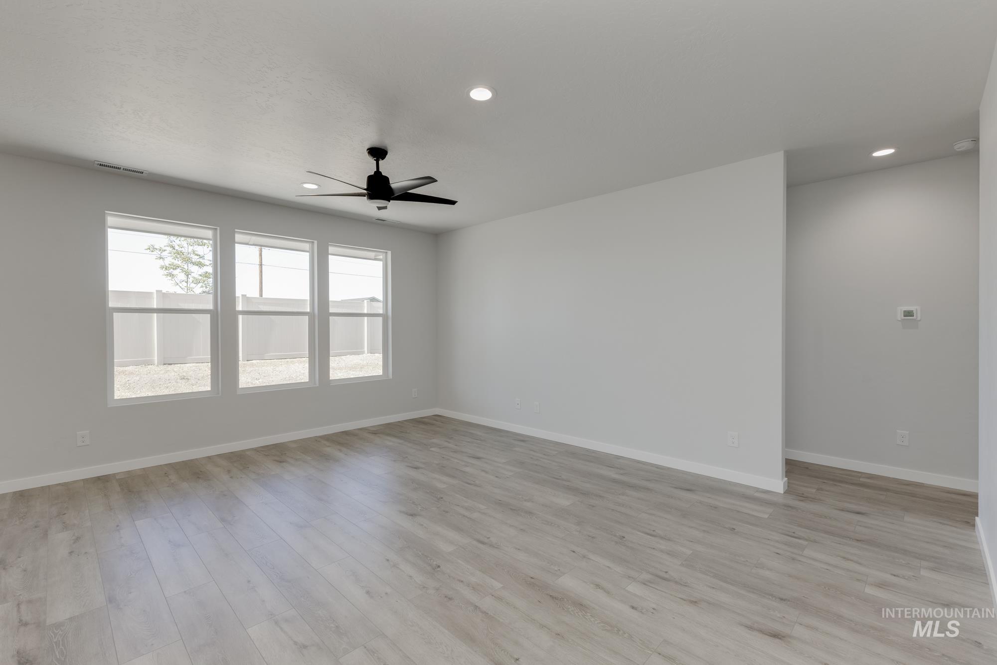 1086 Woods Bog Ct, Middleton, Idaho 83644, 4 Bedrooms, 2 Bathrooms, Residential For Sale, Price $489,990,MLS 98965262