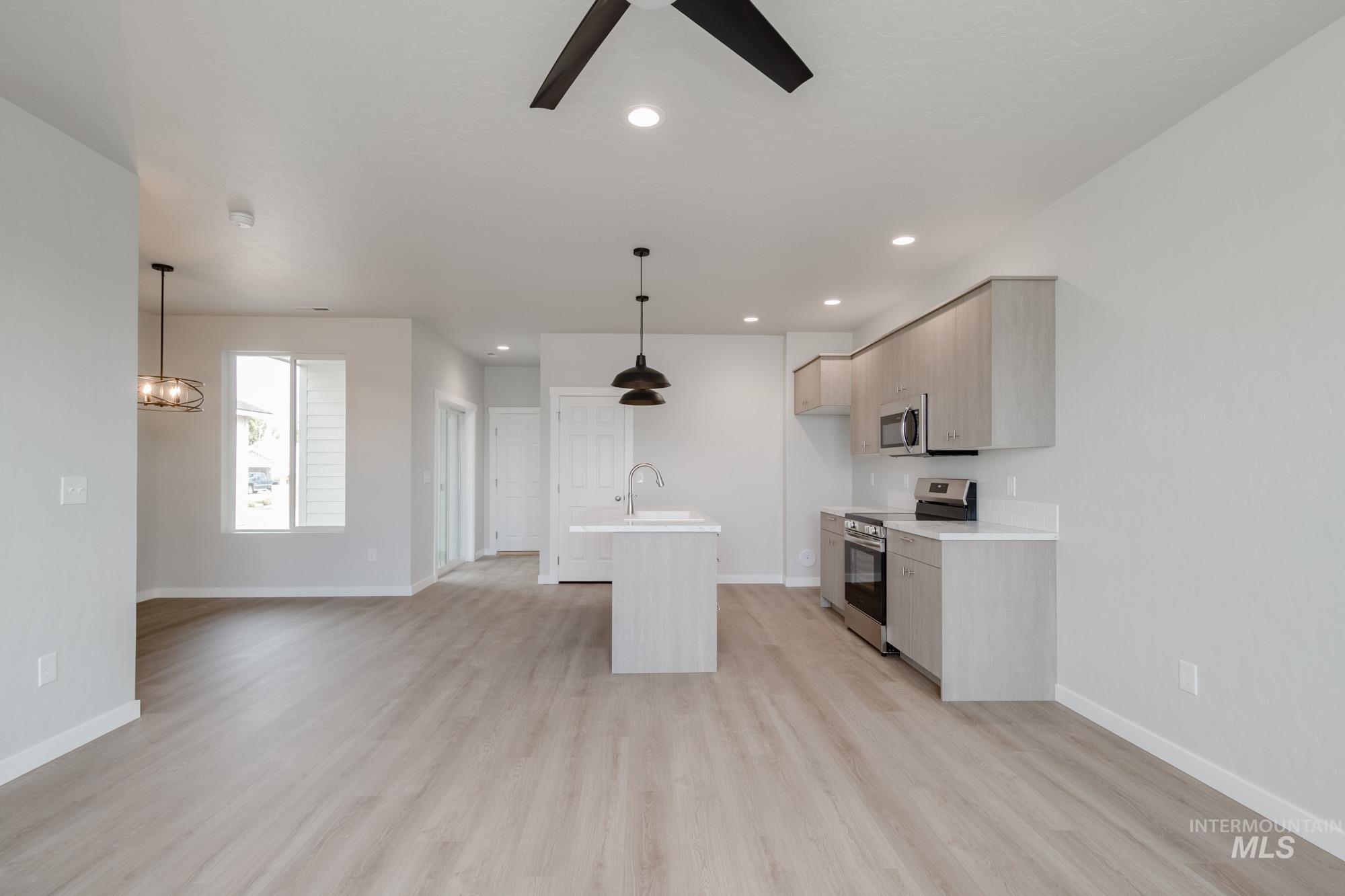 2986 E Boulder Basin Dr, Kuna, Idaho 83634, 3 Bedrooms, 2.5 Bathrooms, Residential For Sale, Price $385,990,MLS 98965263