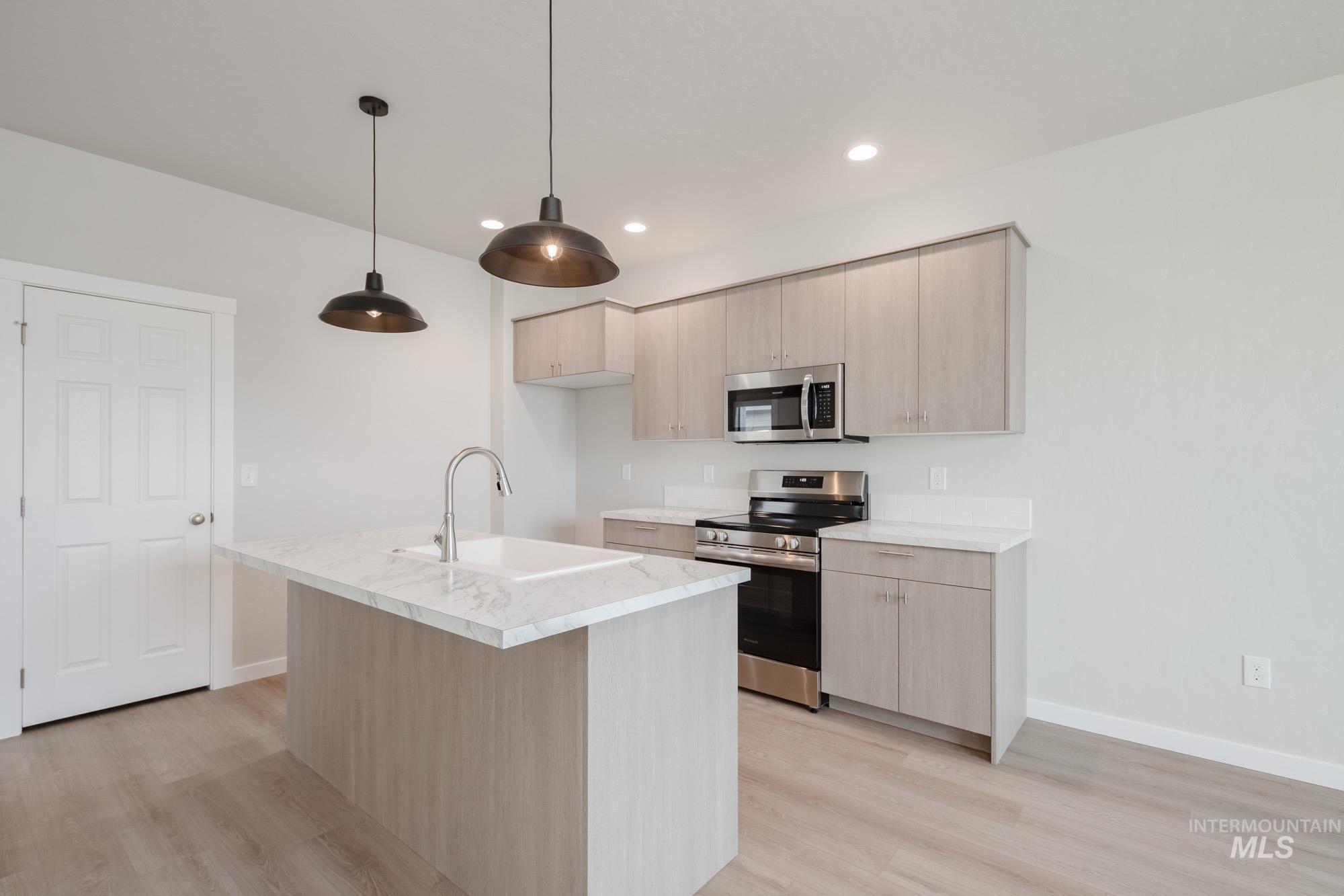 2986 E Boulder Basin Dr, Kuna, Idaho 83634, 3 Bedrooms, 2.5 Bathrooms, Residential For Sale, Price $385,990,MLS 98965263