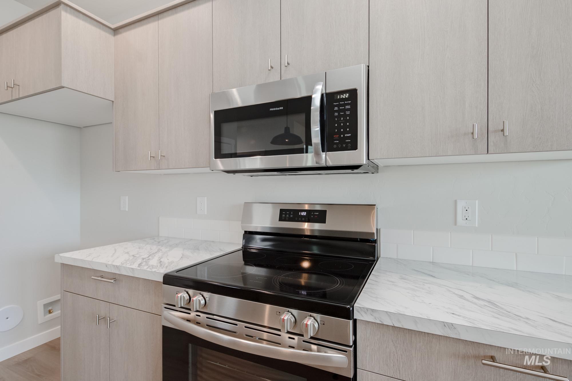 2986 E Boulder Basin Dr, Kuna, Idaho 83634, 3 Bedrooms, 2.5 Bathrooms, Residential For Sale, Price $385,990,MLS 98965263