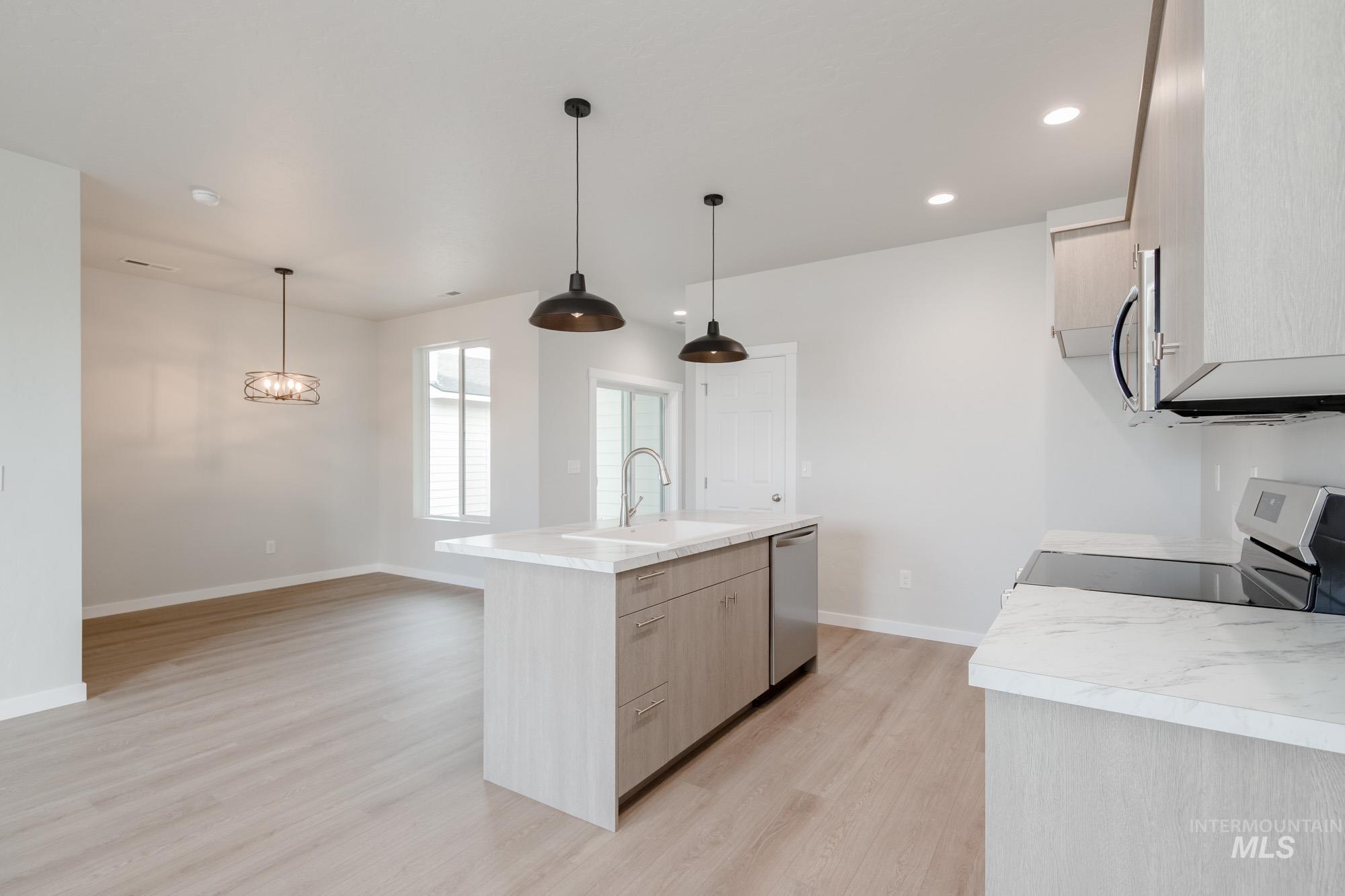 2986 E Boulder Basin Dr, Kuna, Idaho 83634, 3 Bedrooms, 2.5 Bathrooms, Residential For Sale, Price $385,990,MLS 98965263