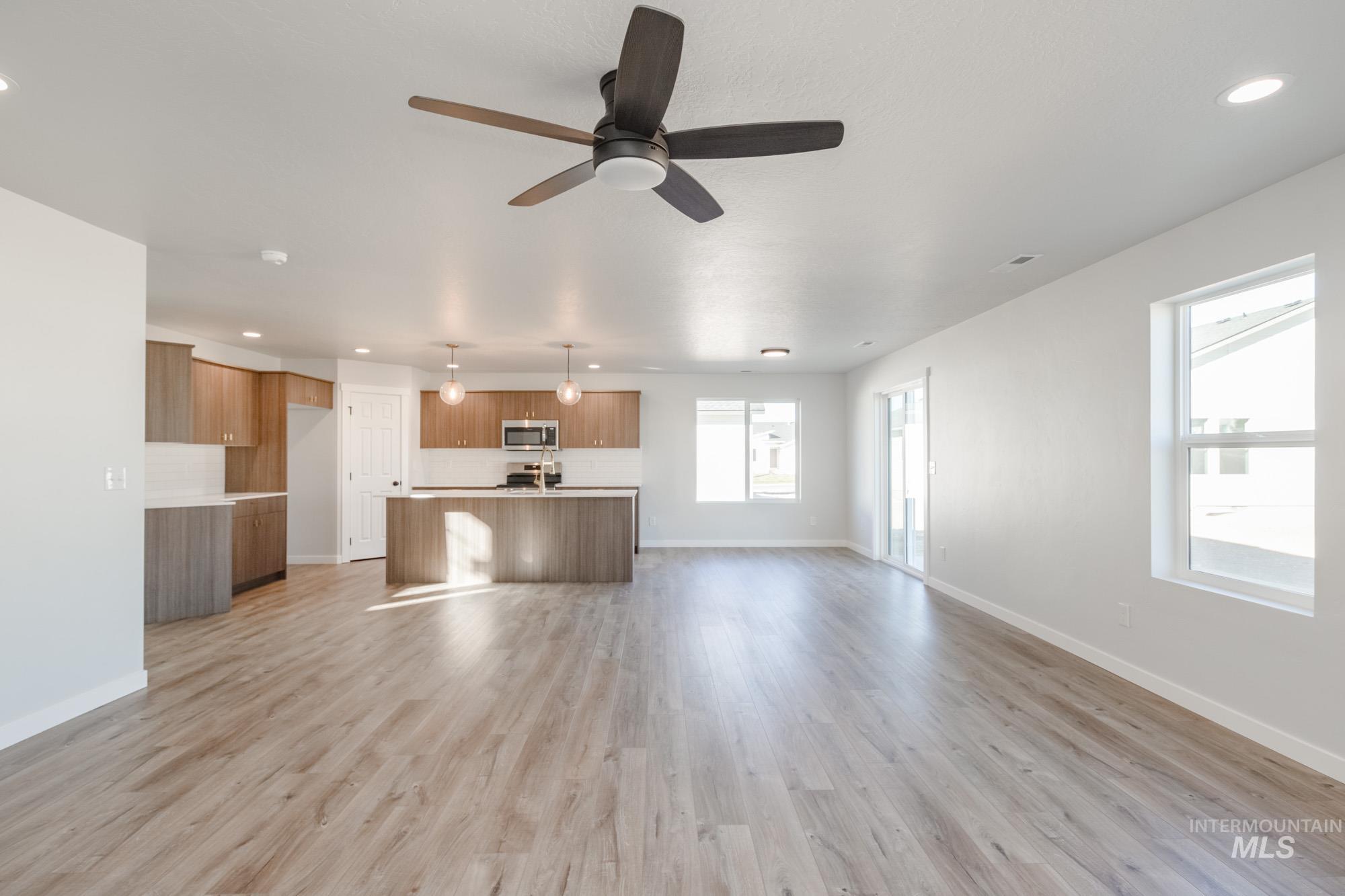 9124 W Violet St, Nampa, Idaho 83687, 4 Bedrooms, 3 Bathrooms, Residential For Sale, Price $559,990,MLS 98965266