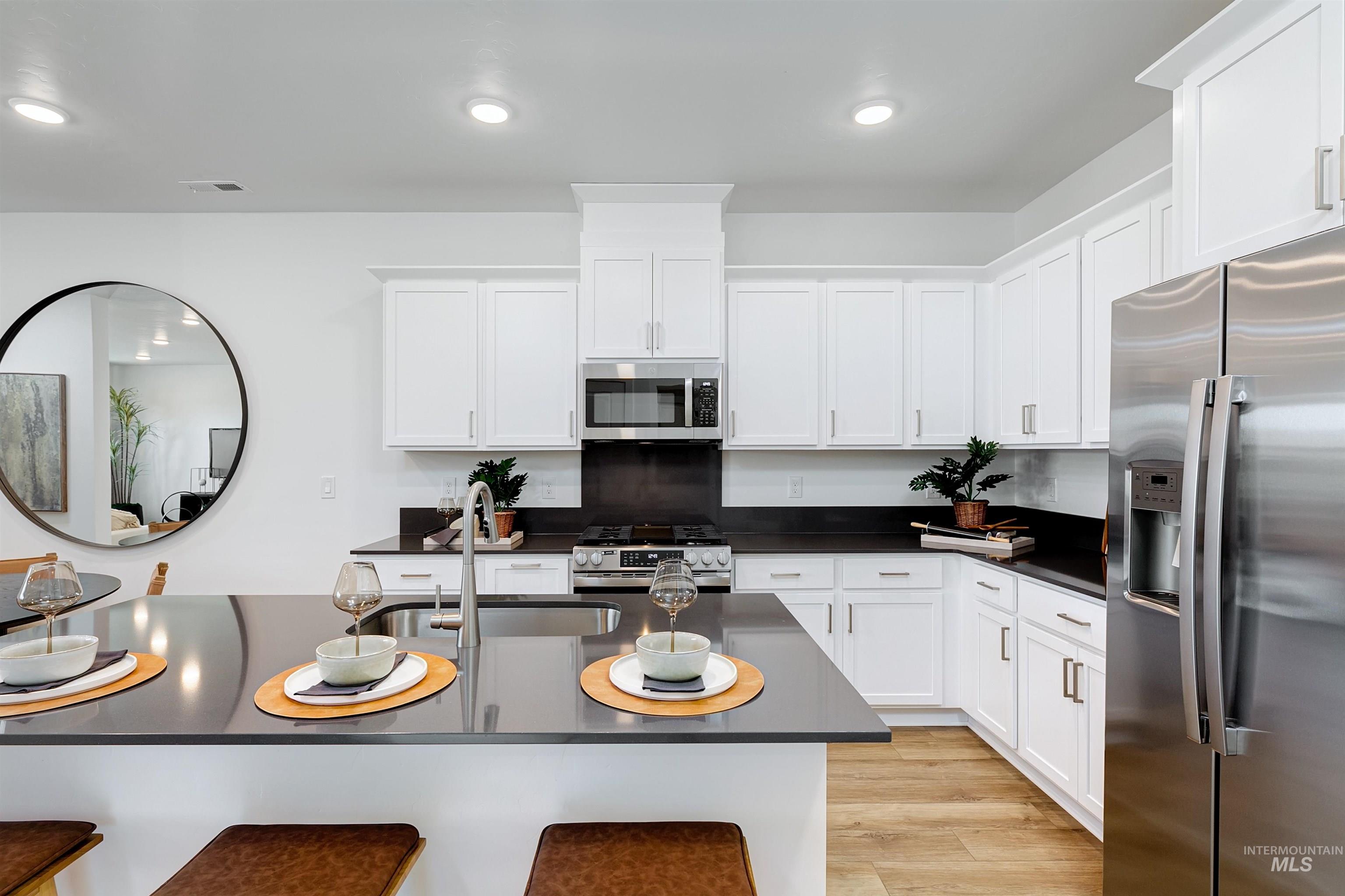 4111 W Steel Grey Ln, Eagle, Idaho 83616, 3 Bedrooms, 2.5 Bathrooms, Residential For Sale, Price $399,900,MLS 98965277