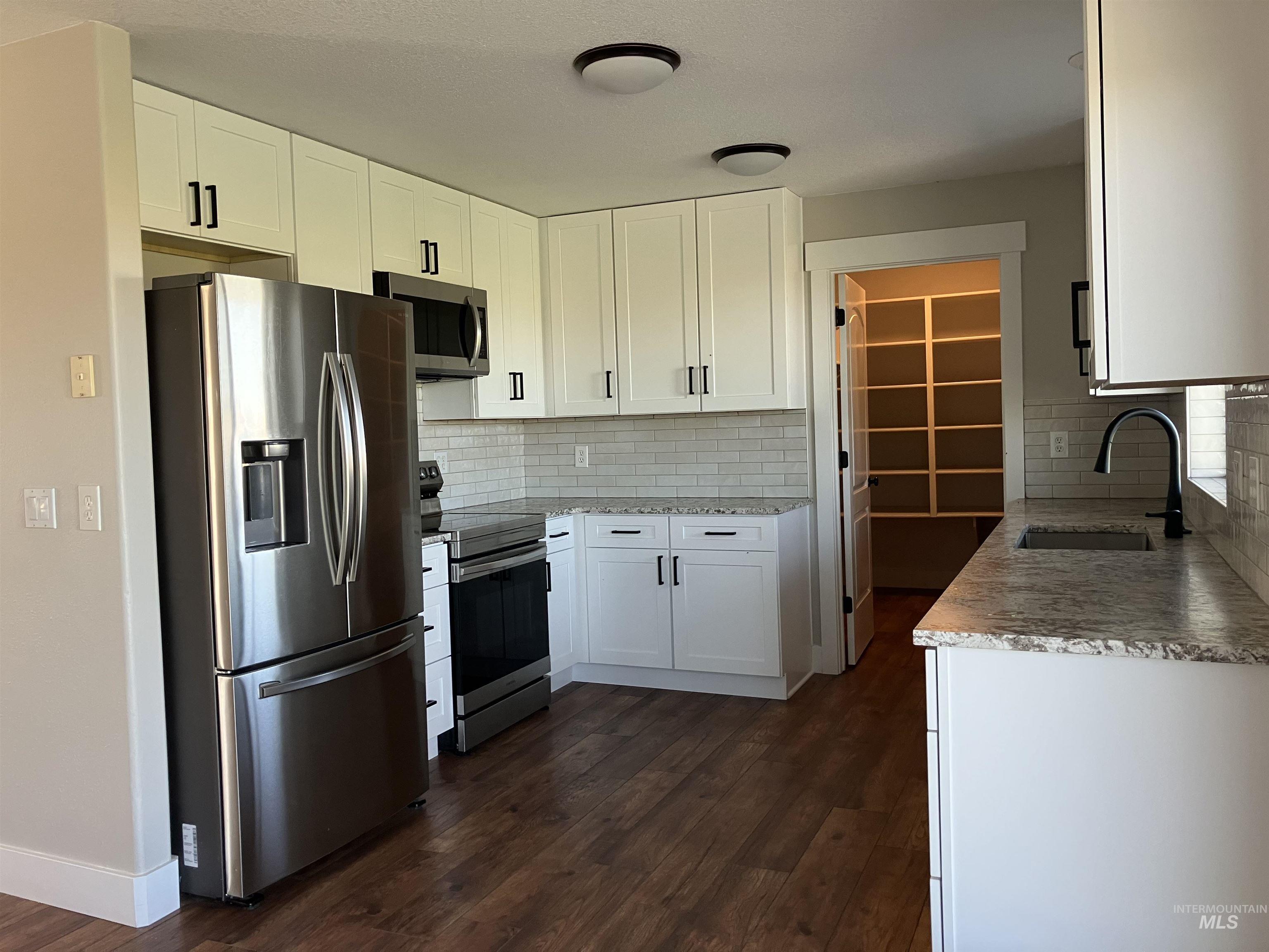 17530 Beet Rd., Caldwell, Idaho 83607, 4 Bedrooms, 2 Bathrooms, Residential For Sale, Price $734,900,MLS 98965289