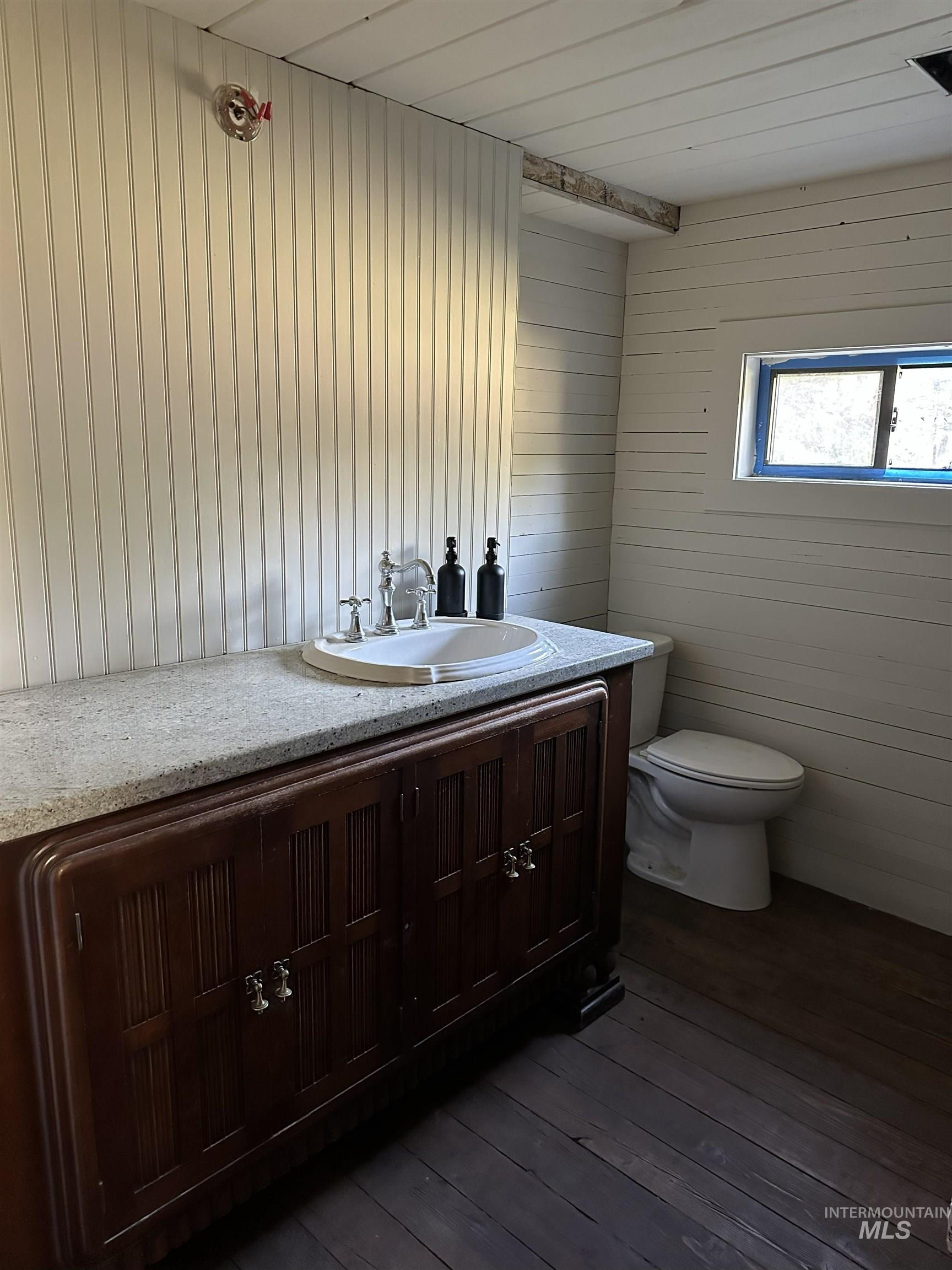 5650 Pines Road, New Meadows, Idaho 83654, 1 Bedroom, 2.5 Bathrooms, Residential For Sale, Price $389,900,MLS 98965293