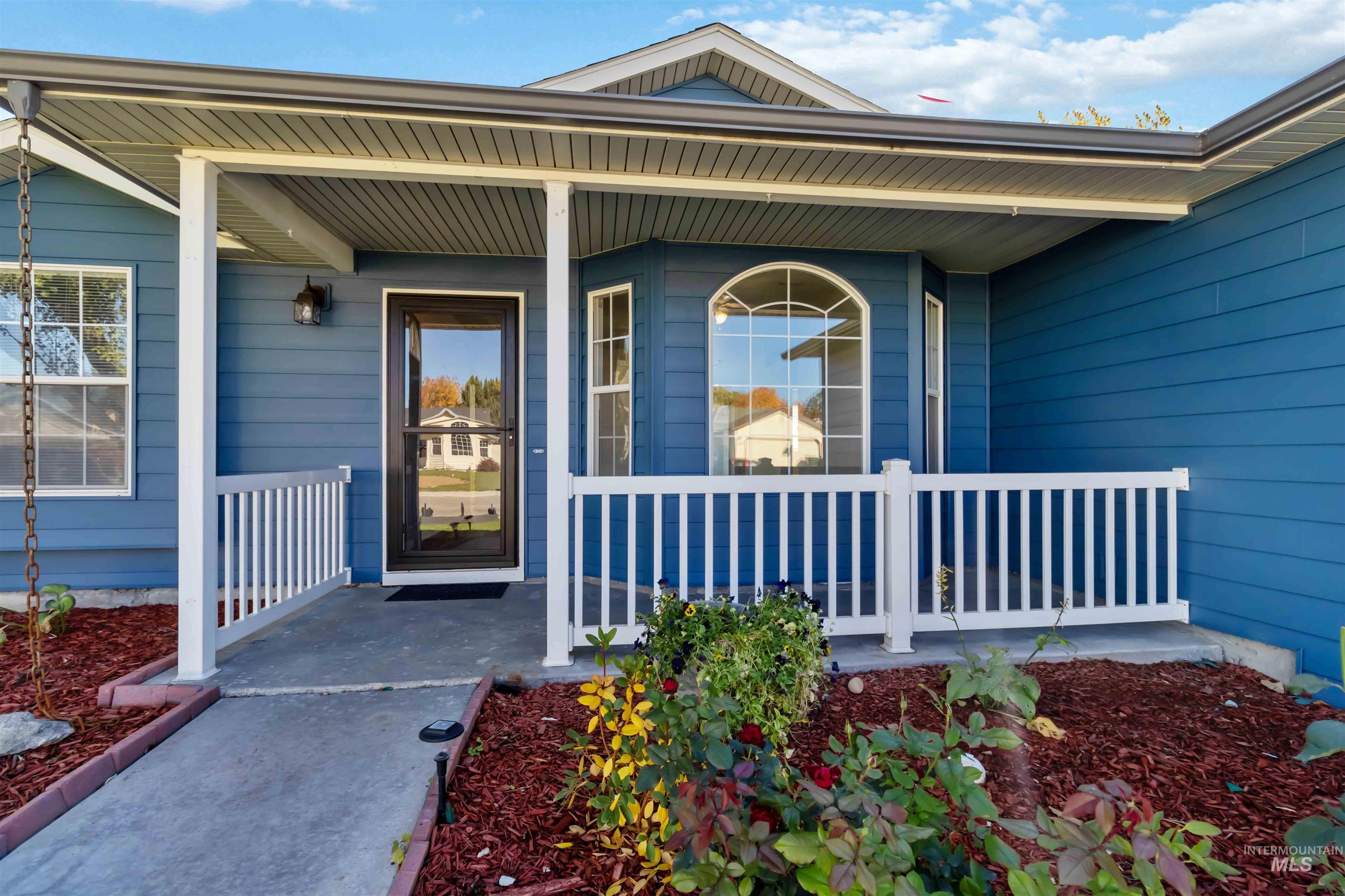 341 E Screech Owl, Kuna, Idaho 83634, 3 Bedrooms, 2 Bathrooms, Residential For Sale, Price $395,000,MLS 98965298