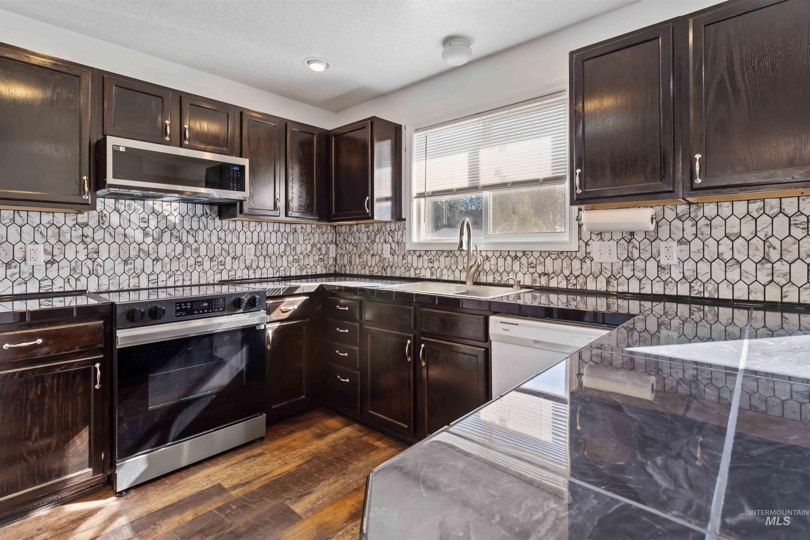 341 E Screech Owl, Kuna, Idaho 83634, 3 Bedrooms, 2 Bathrooms, Residential For Sale, Price $395,000,MLS 98965298