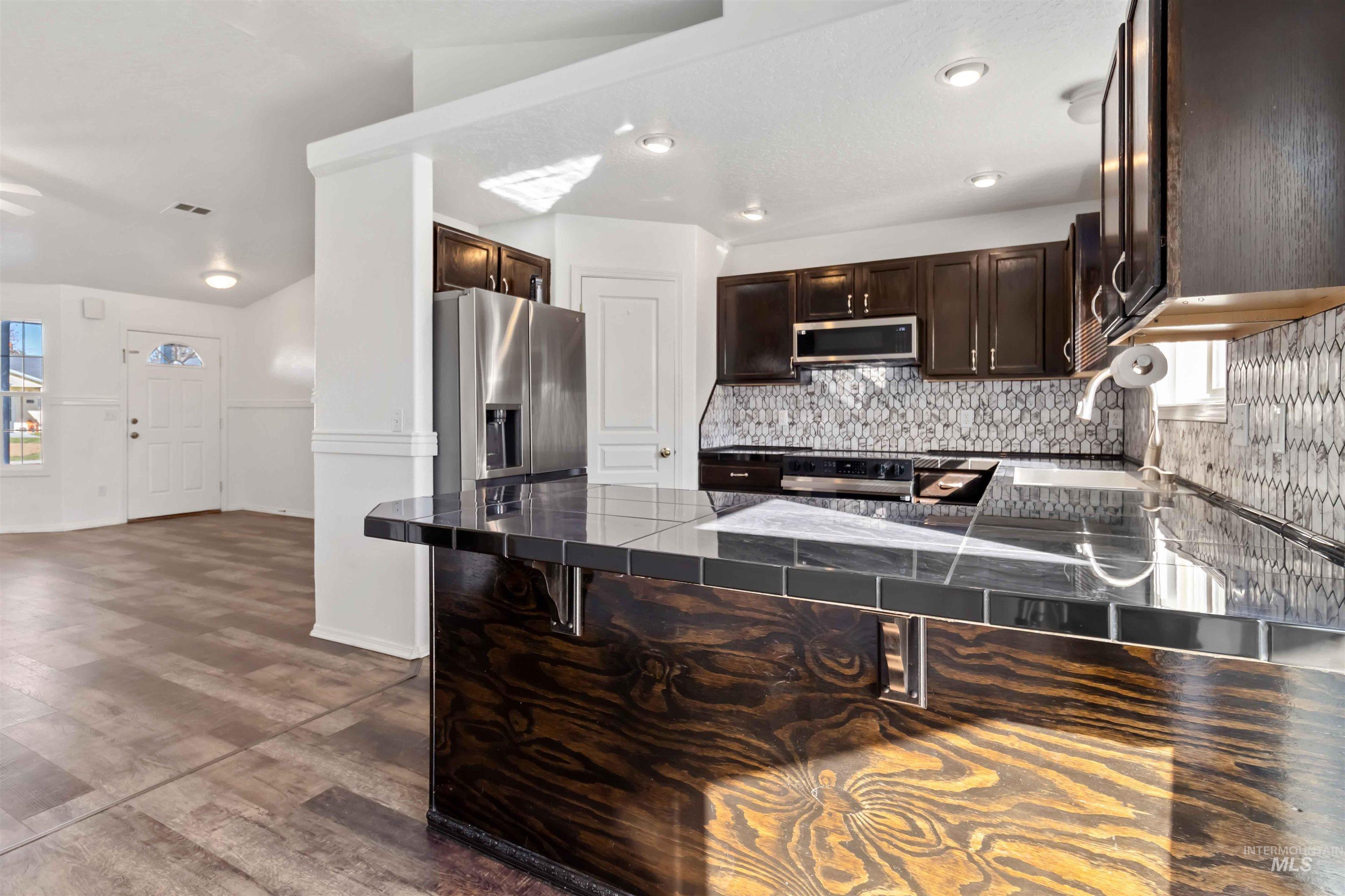 341 E Screech Owl, Kuna, Idaho 83634, 3 Bedrooms, 2 Bathrooms, Residential For Sale, Price $395,000,MLS 98965298