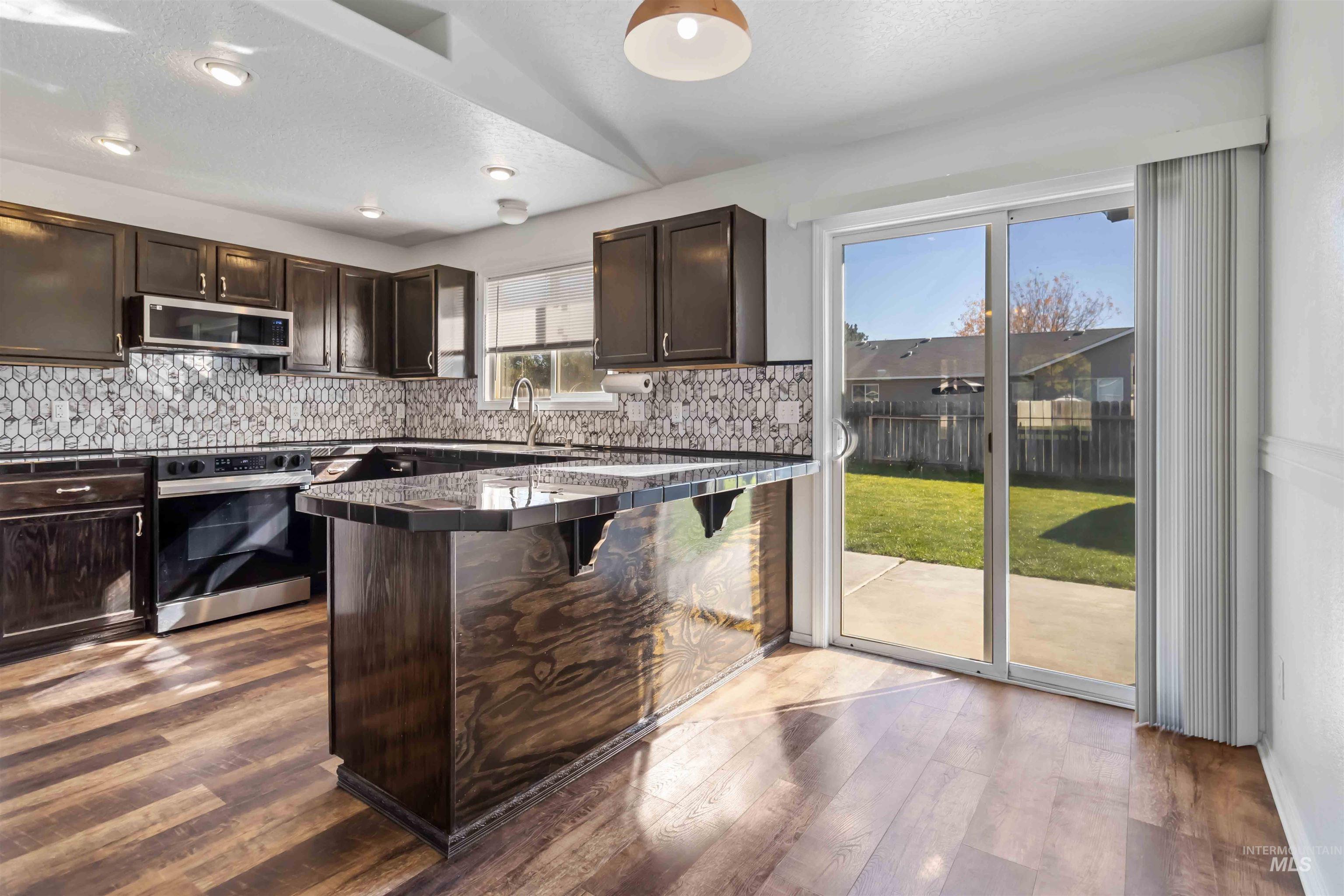 341 E Screech Owl, Kuna, Idaho 83634, 3 Bedrooms, 2 Bathrooms, Residential For Sale, Price $395,000,MLS 98965298