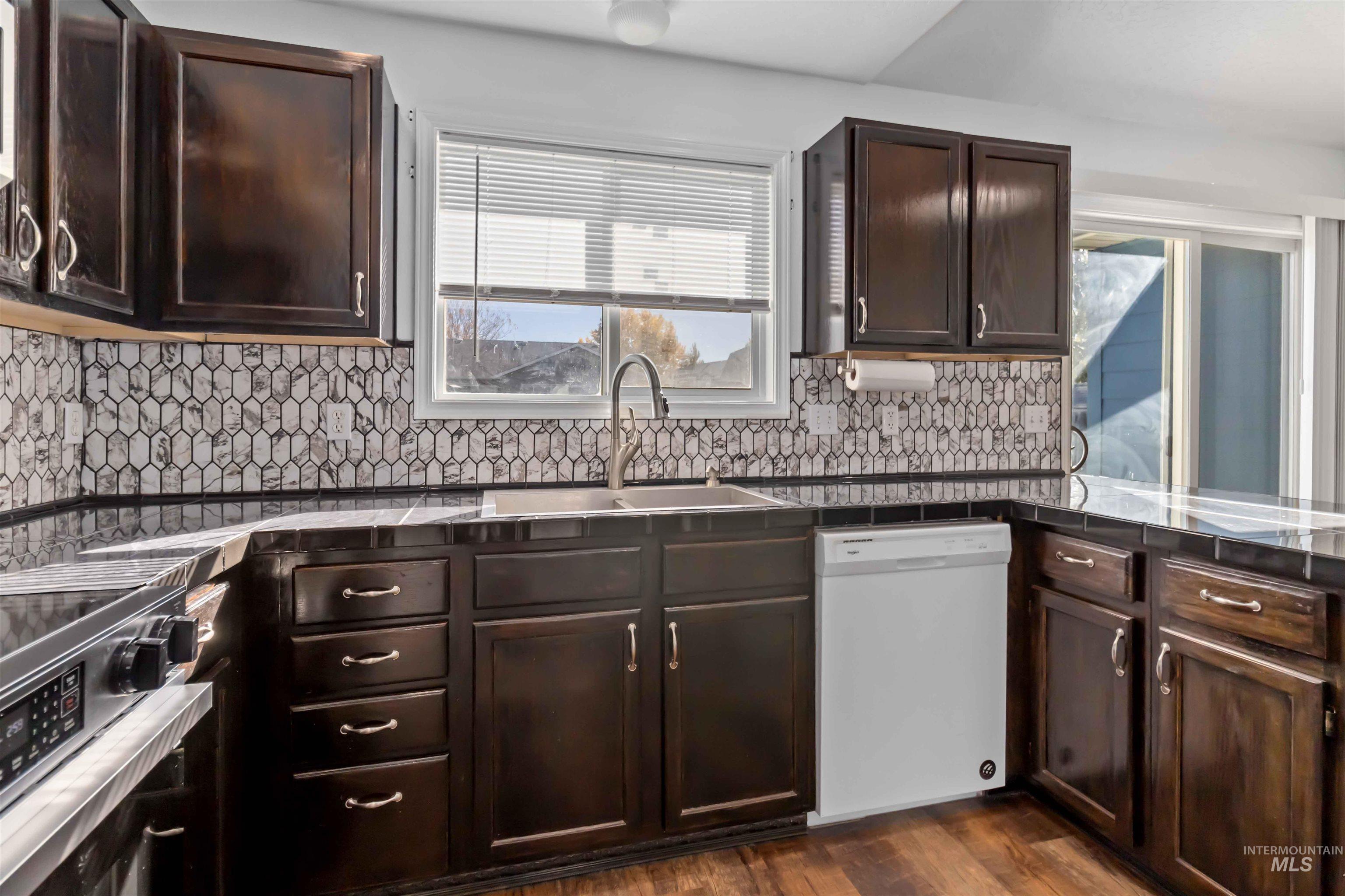 341 E Screech Owl, Kuna, Idaho 83634, 3 Bedrooms, 2 Bathrooms, Residential For Sale, Price $395,000,MLS 98965298