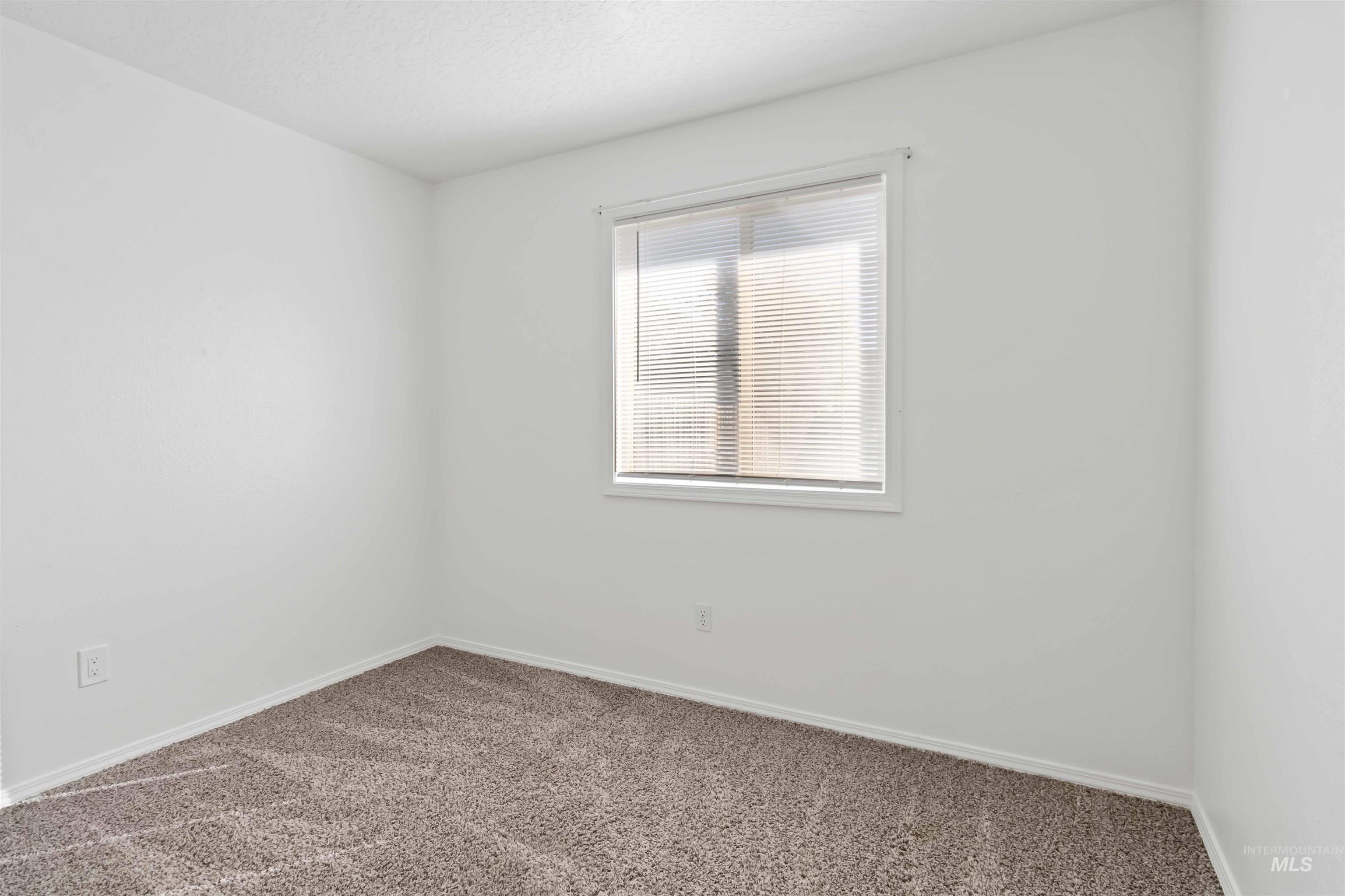 341 E Screech Owl, Kuna, Idaho 83634, 3 Bedrooms, 2 Bathrooms, Residential For Sale, Price $395,000,MLS 98965298