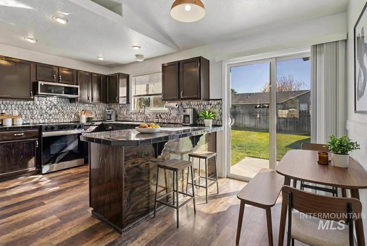 341 E Screech Owl, Kuna, Idaho 83634, 3 Bedrooms, 2 Bathrooms, Residential For Sale, Price $395,000,MLS 98965298