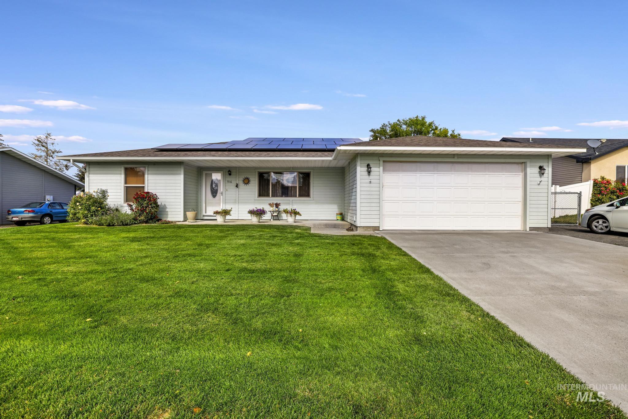 916 17th Ave E, Jerome, Idaho 83338, 3 Bedrooms, 3 Bathrooms, Residential For Sale, Price $410,000, 98965308