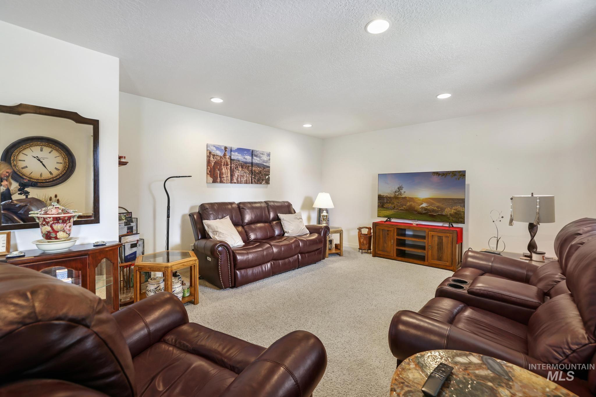 916 17th Ave E, Jerome, Idaho 83338, 3 Bedrooms, 3 Bathrooms, Residential For Sale, Price $410,000,MLS 98965308