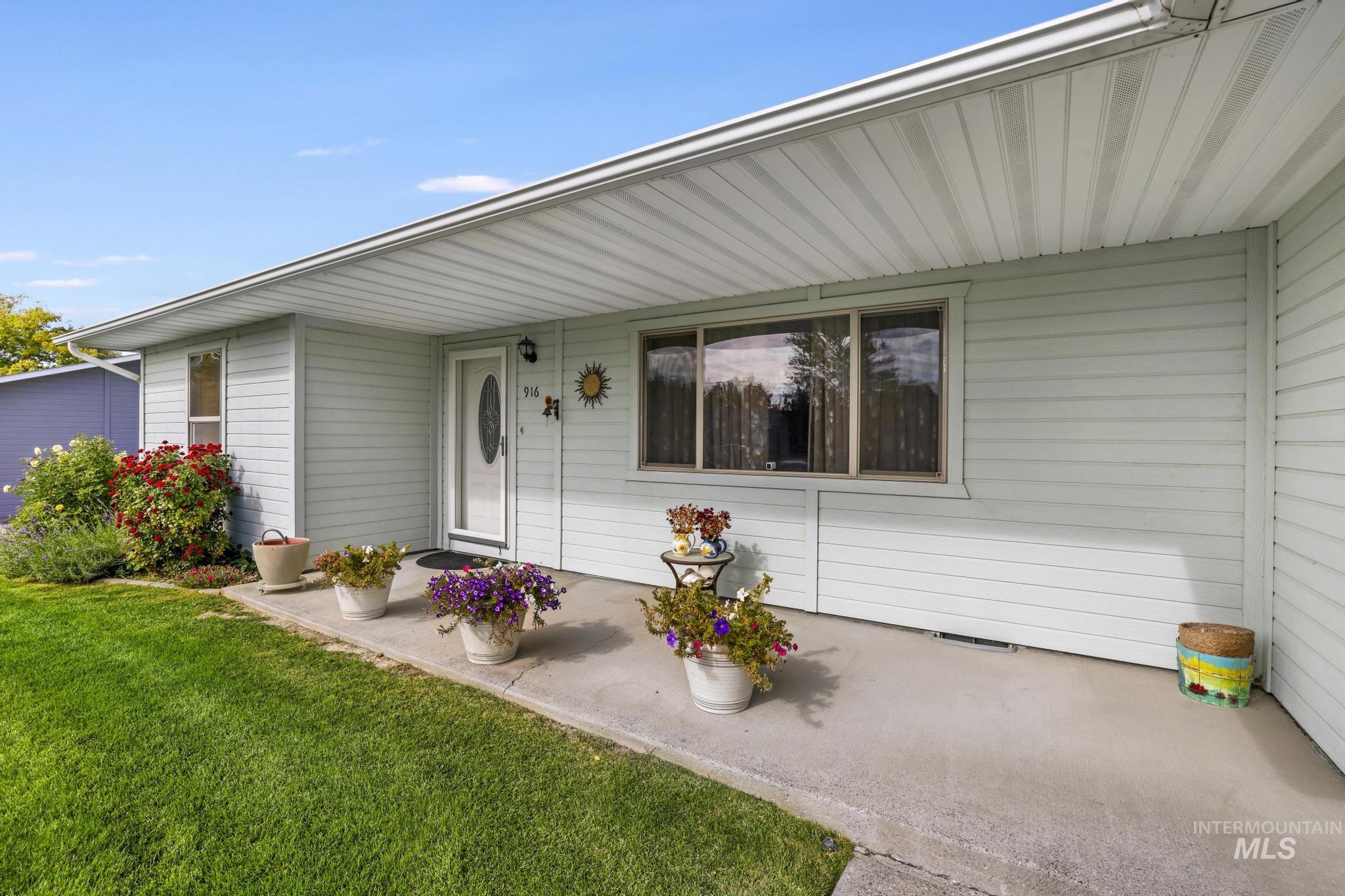 916 17th Ave E, Jerome, Idaho 83338, 3 Bedrooms, 3 Bathrooms, Residential For Sale, Price $410,000,MLS 98965308