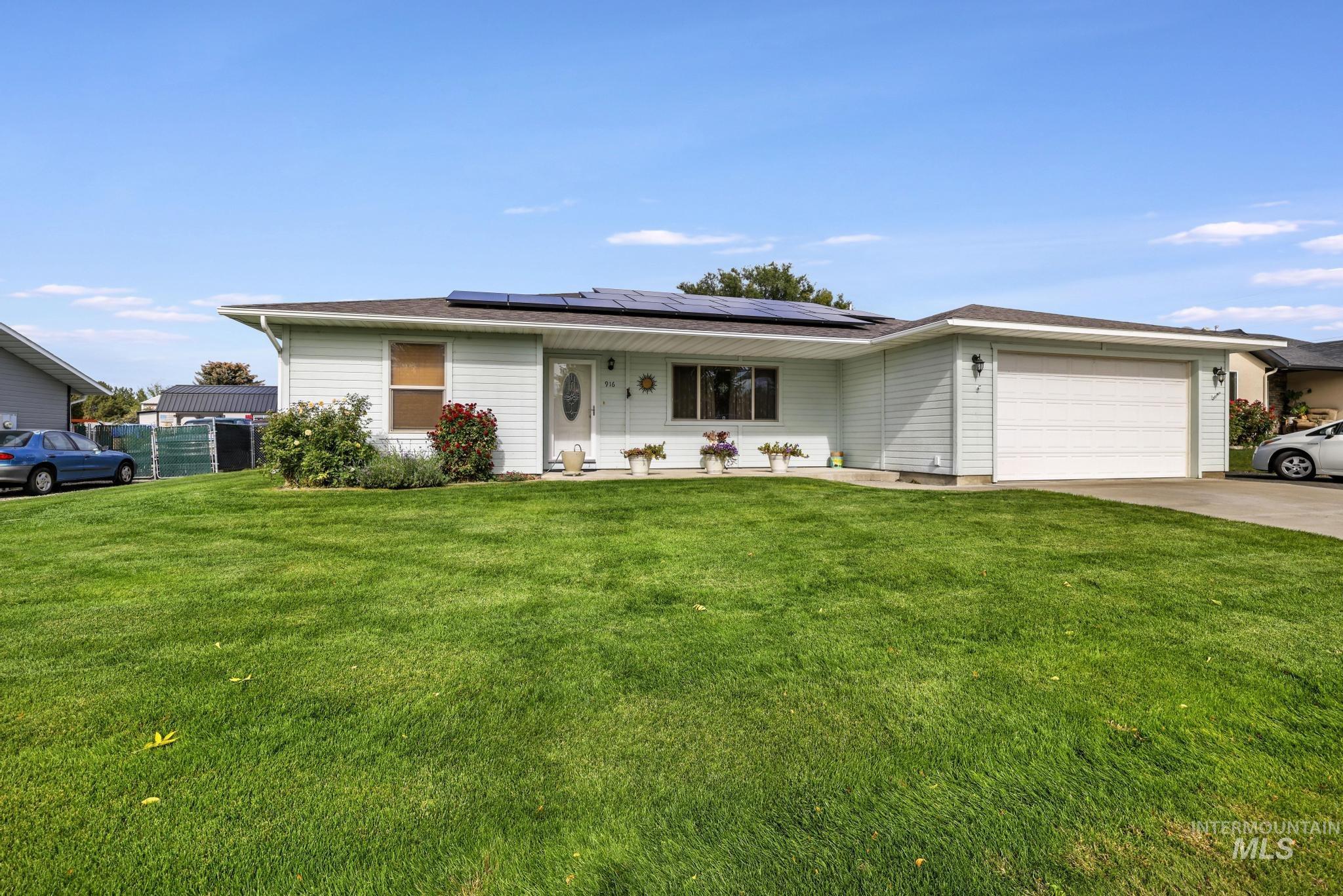 916 17th Ave E, Jerome, Idaho 83338, 3 Bedrooms, 3 Bathrooms, Residential For Sale, Price $410,000,MLS 98965308