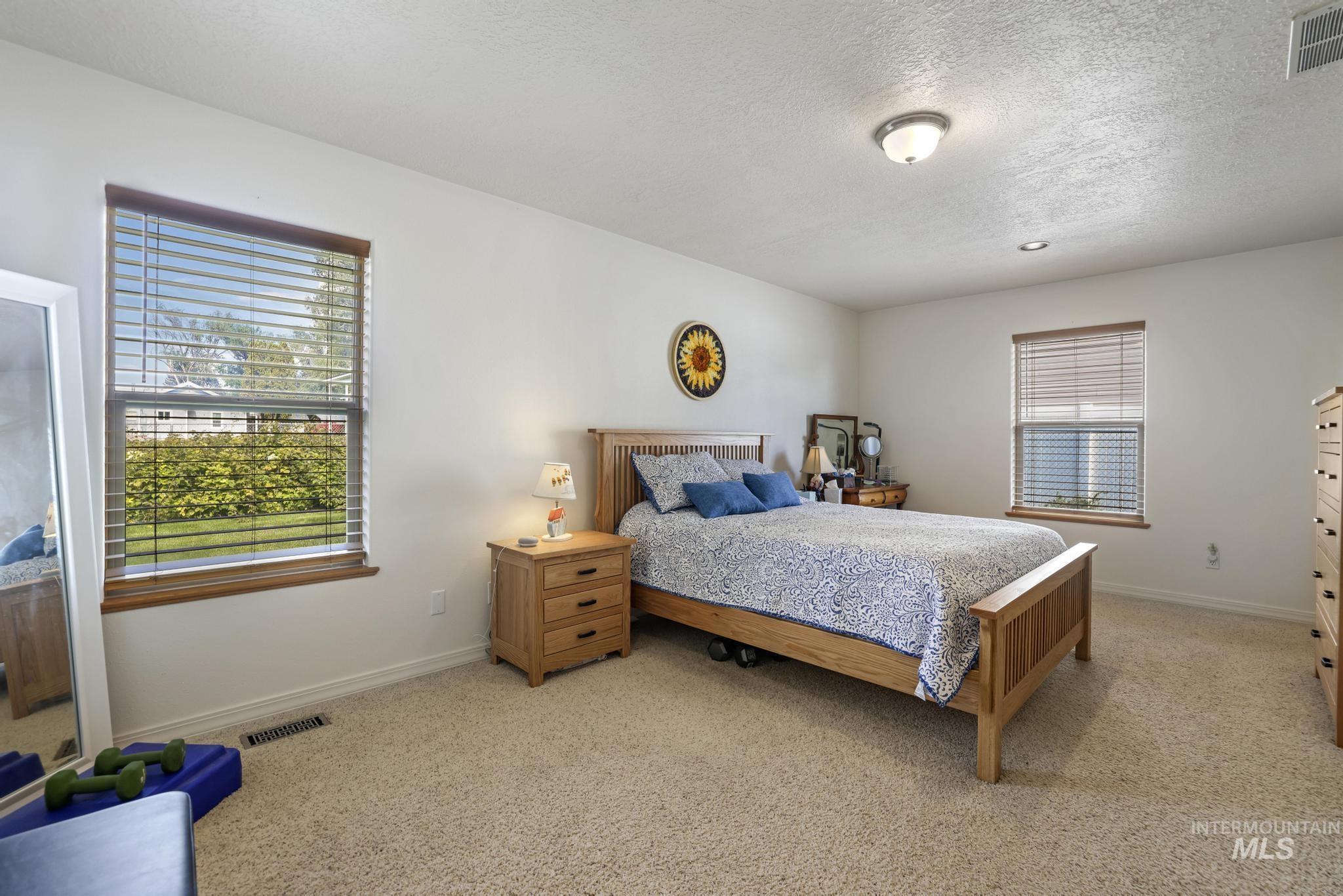 916 17th Ave E, Jerome, Idaho 83338, 3 Bedrooms, 3 Bathrooms, Residential For Sale, Price $410,000,MLS 98965308