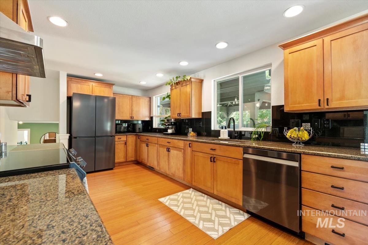 3110 E Stone Point Dr, Boise, Idaho 83712, 4 Bedrooms, 2.5 Bathrooms, Residential For Sale, Price $869,999,MLS 98965320