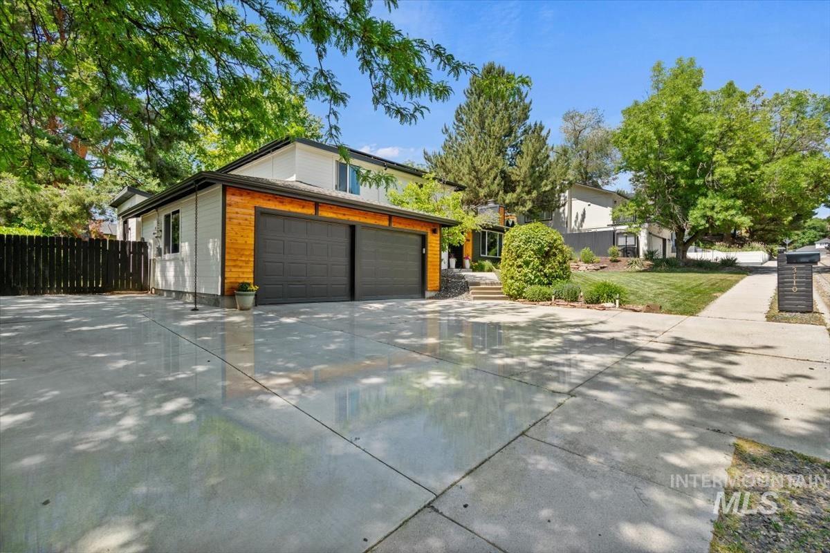 3110 E Stone Point Dr, Boise, Idaho 83712, 4 Bedrooms, 2.5 Bathrooms, Residential For Sale, Price $869,999,MLS 98965320
