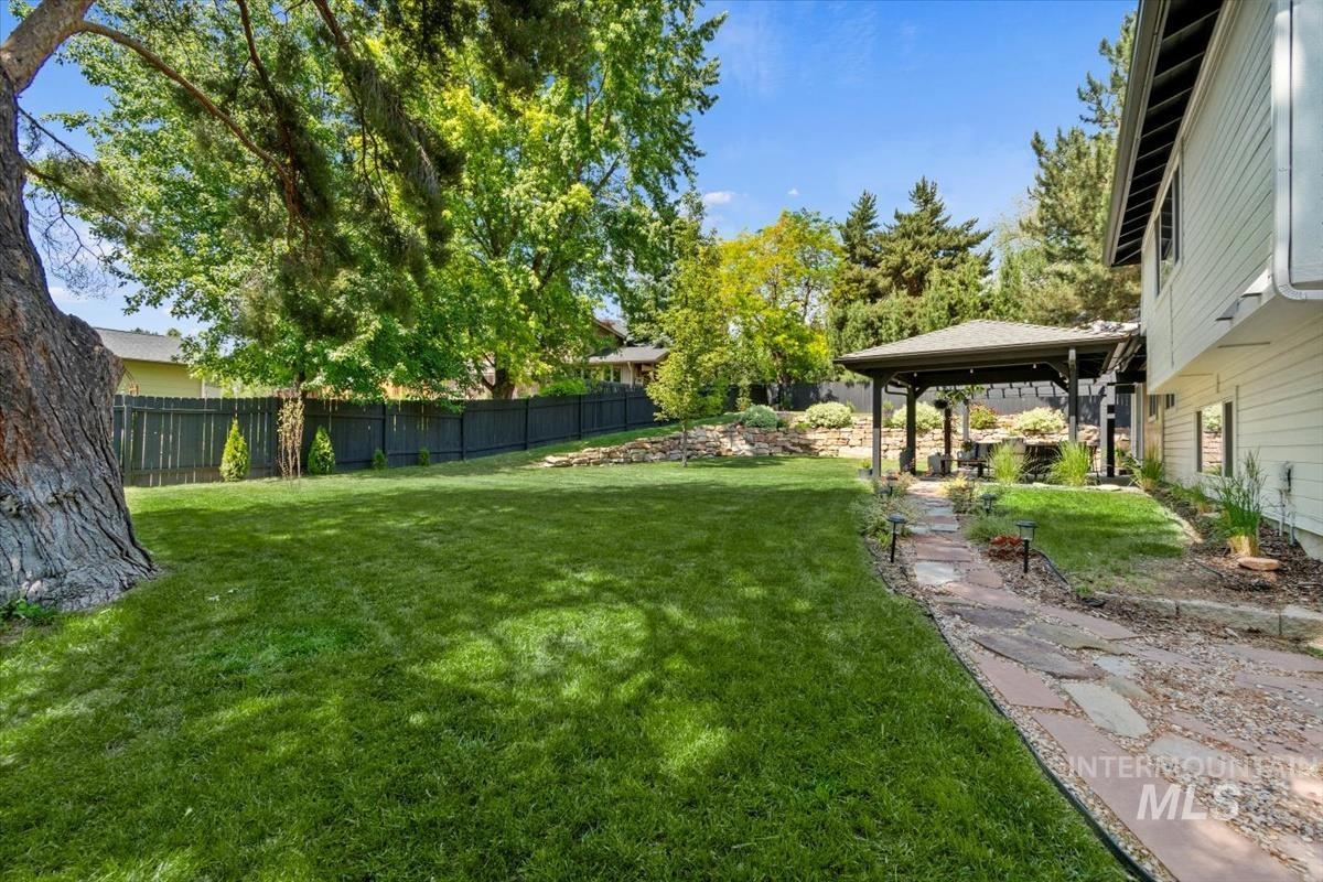 3110 E Stone Point Dr, Boise, Idaho 83712, 4 Bedrooms, 2.5 Bathrooms, Residential For Sale, Price $869,999,MLS 98965320