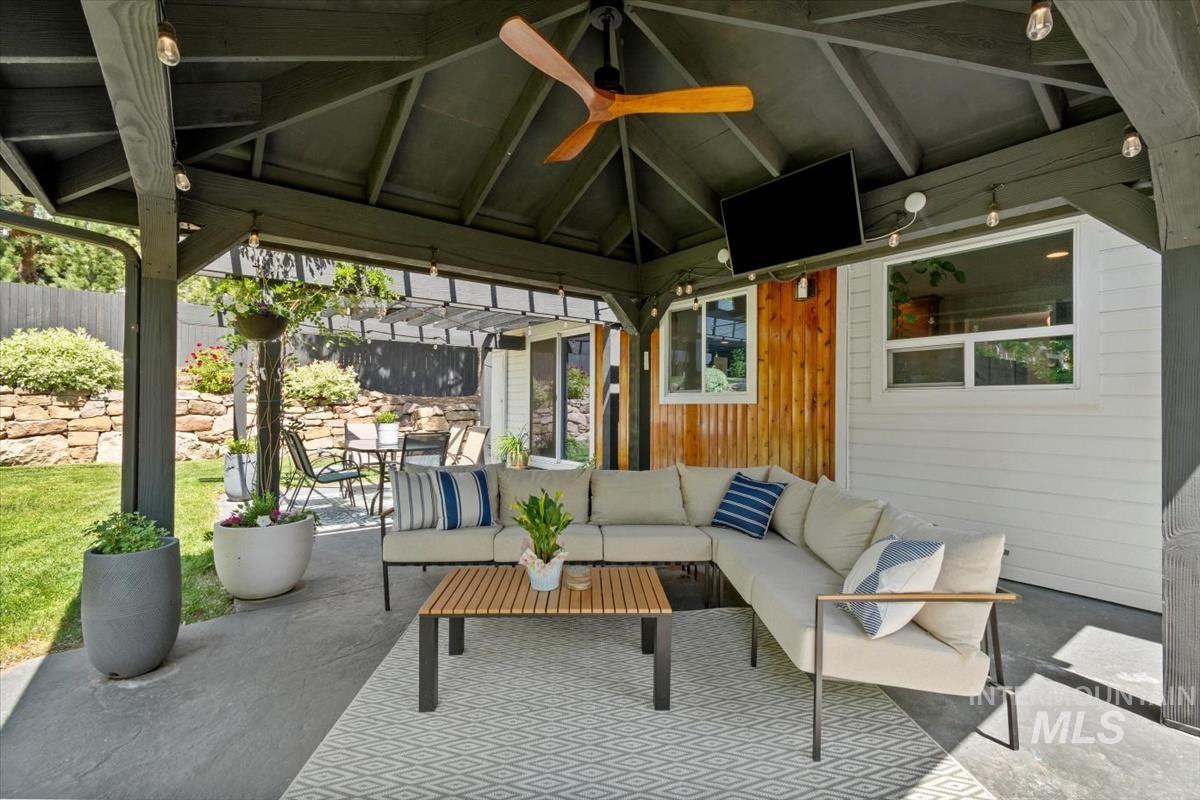 3110 E Stone Point Dr, Boise, Idaho 83712, 4 Bedrooms, 2.5 Bathrooms, Residential For Sale, Price $869,999,MLS 98965320