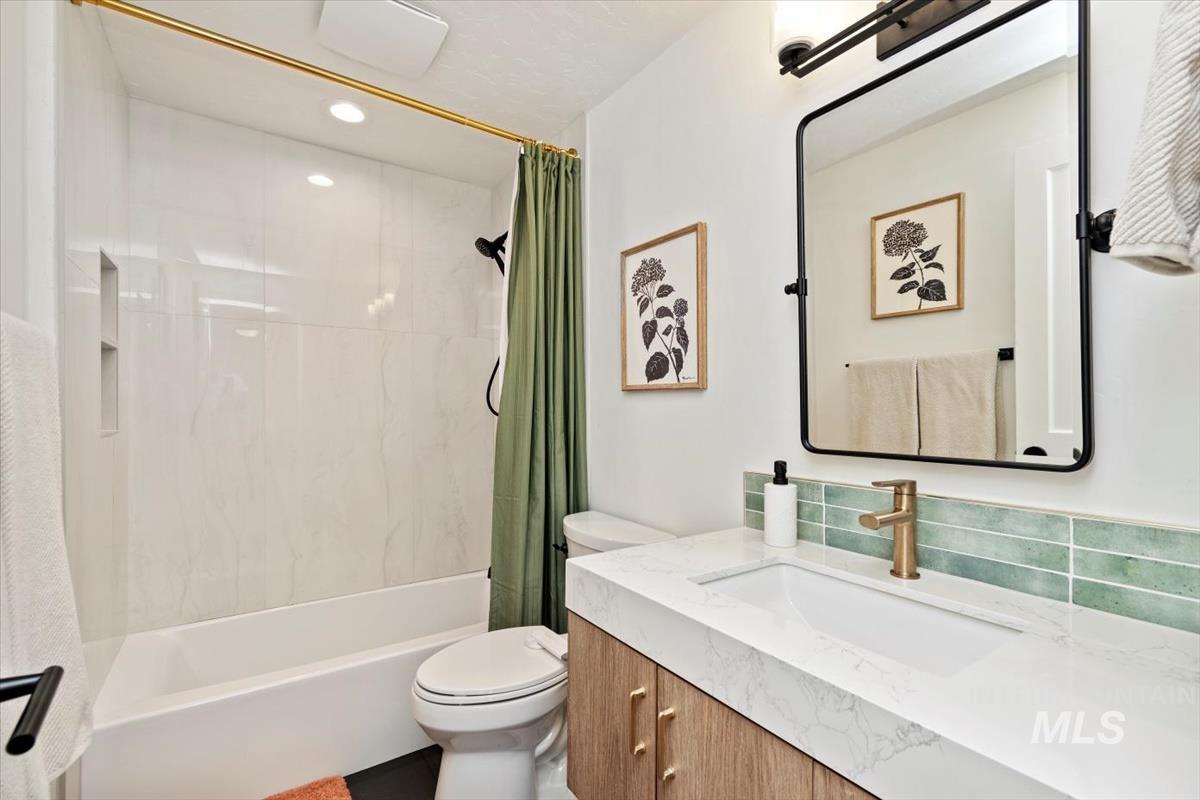 3110 E Stone Point Dr, Boise, Idaho 83712, 4 Bedrooms, 2.5 Bathrooms, Residential For Sale, Price $869,999,MLS 98965320