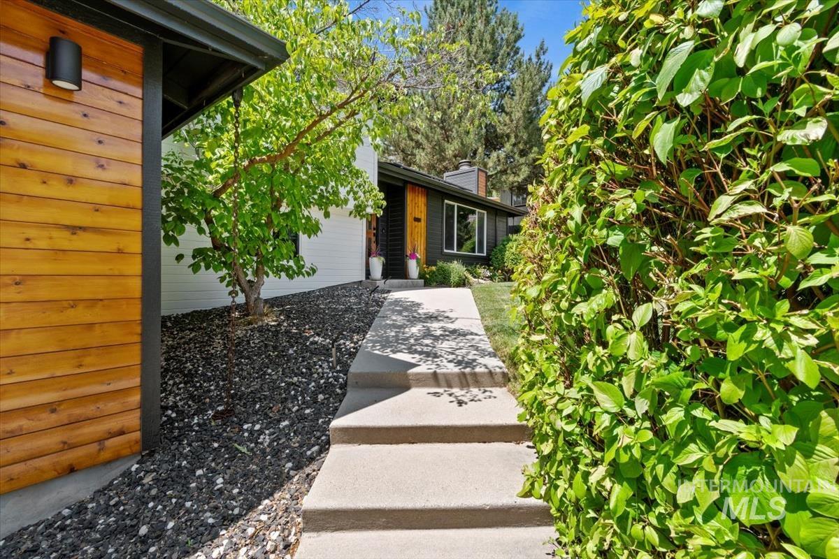 3110 E Stone Point Dr, Boise, Idaho 83712, 4 Bedrooms, 2.5 Bathrooms, Residential For Sale, Price $869,999,MLS 98965320