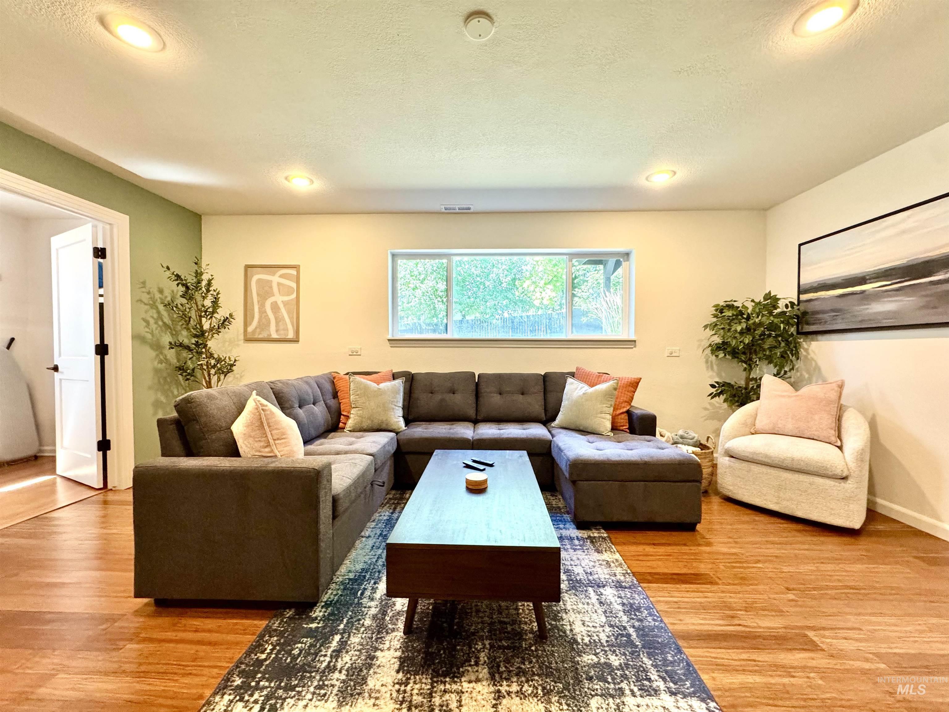 3110 E Stone Point Dr, Boise, Idaho 83712, 4 Bedrooms, 2.5 Bathrooms, Residential For Sale, Price $869,999,MLS 98965320