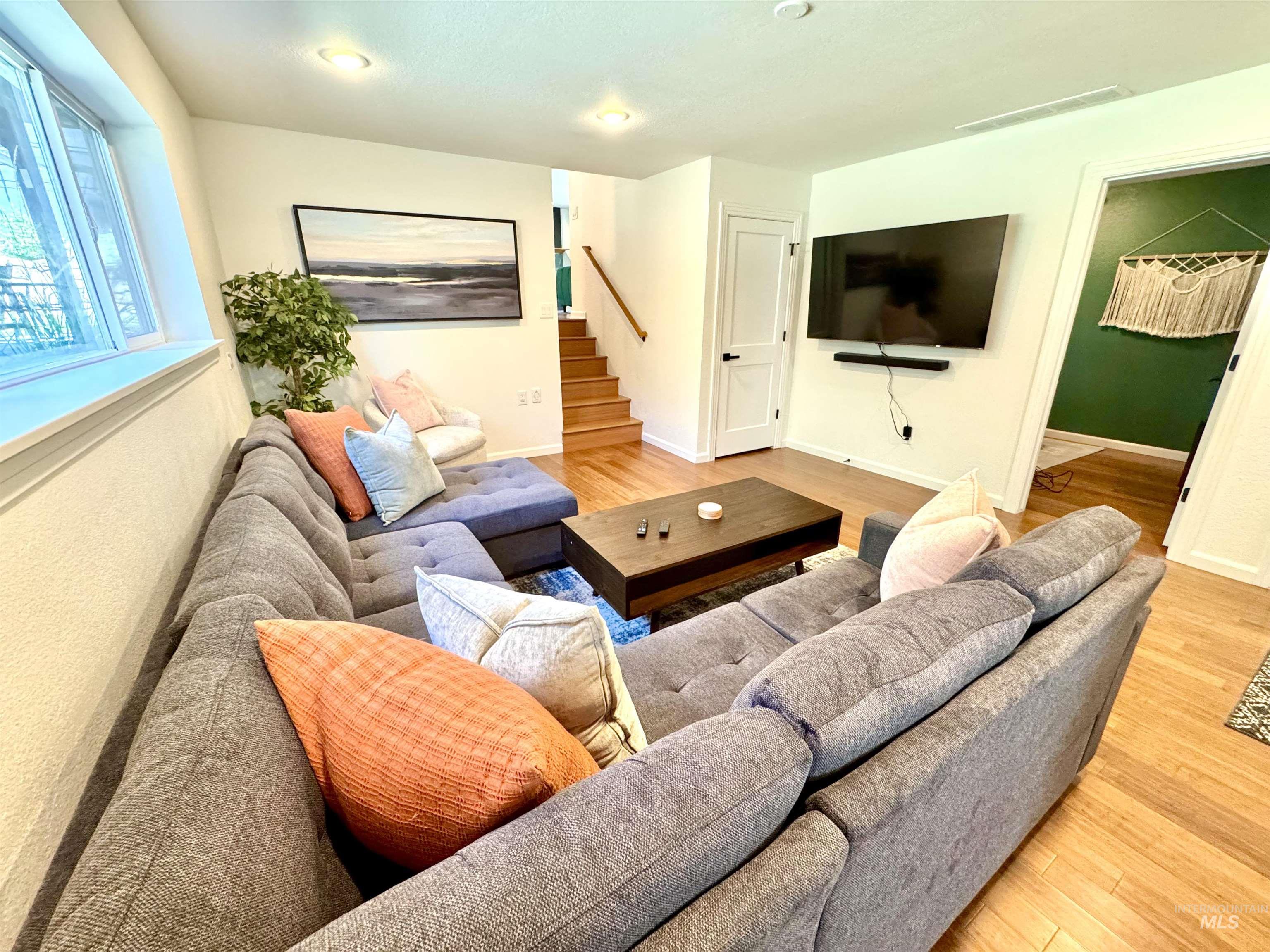 3110 E Stone Point Dr, Boise, Idaho 83712, 4 Bedrooms, 2.5 Bathrooms, Residential For Sale, Price $869,999,MLS 98965320