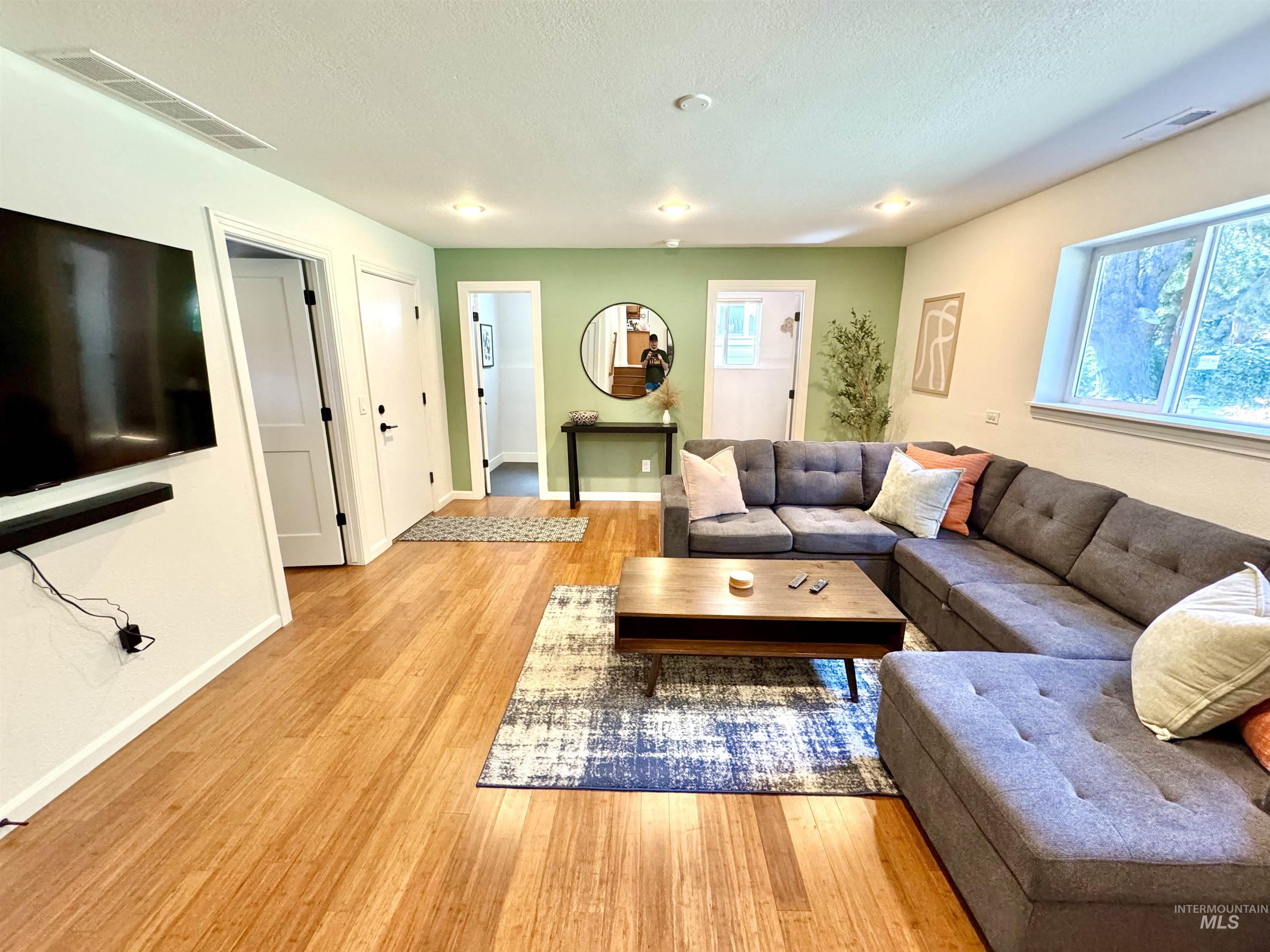 3110 E Stone Point Dr, Boise, Idaho 83712, 4 Bedrooms, 2.5 Bathrooms, Residential For Sale, Price $869,999,MLS 98965320