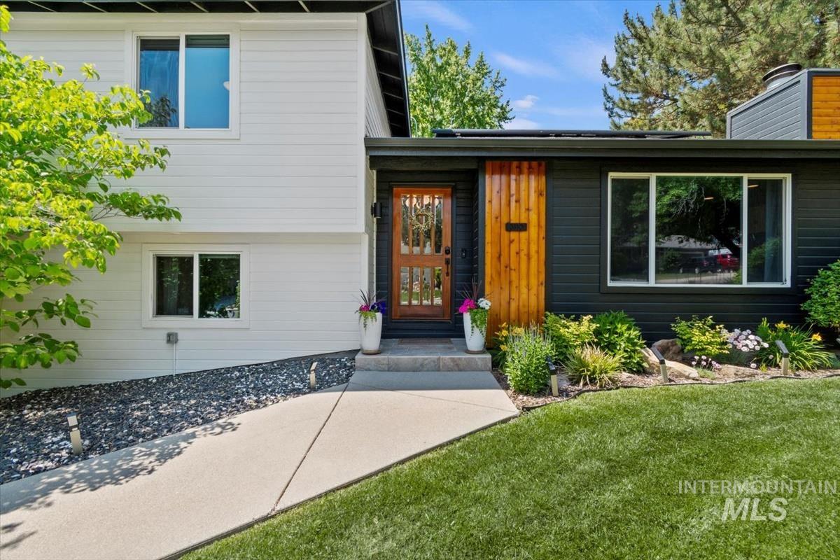 3110 E Stone Point Dr, Boise, Idaho 83712, 4 Bedrooms, 2.5 Bathrooms, Residential For Sale, Price $869,999,MLS 98965320